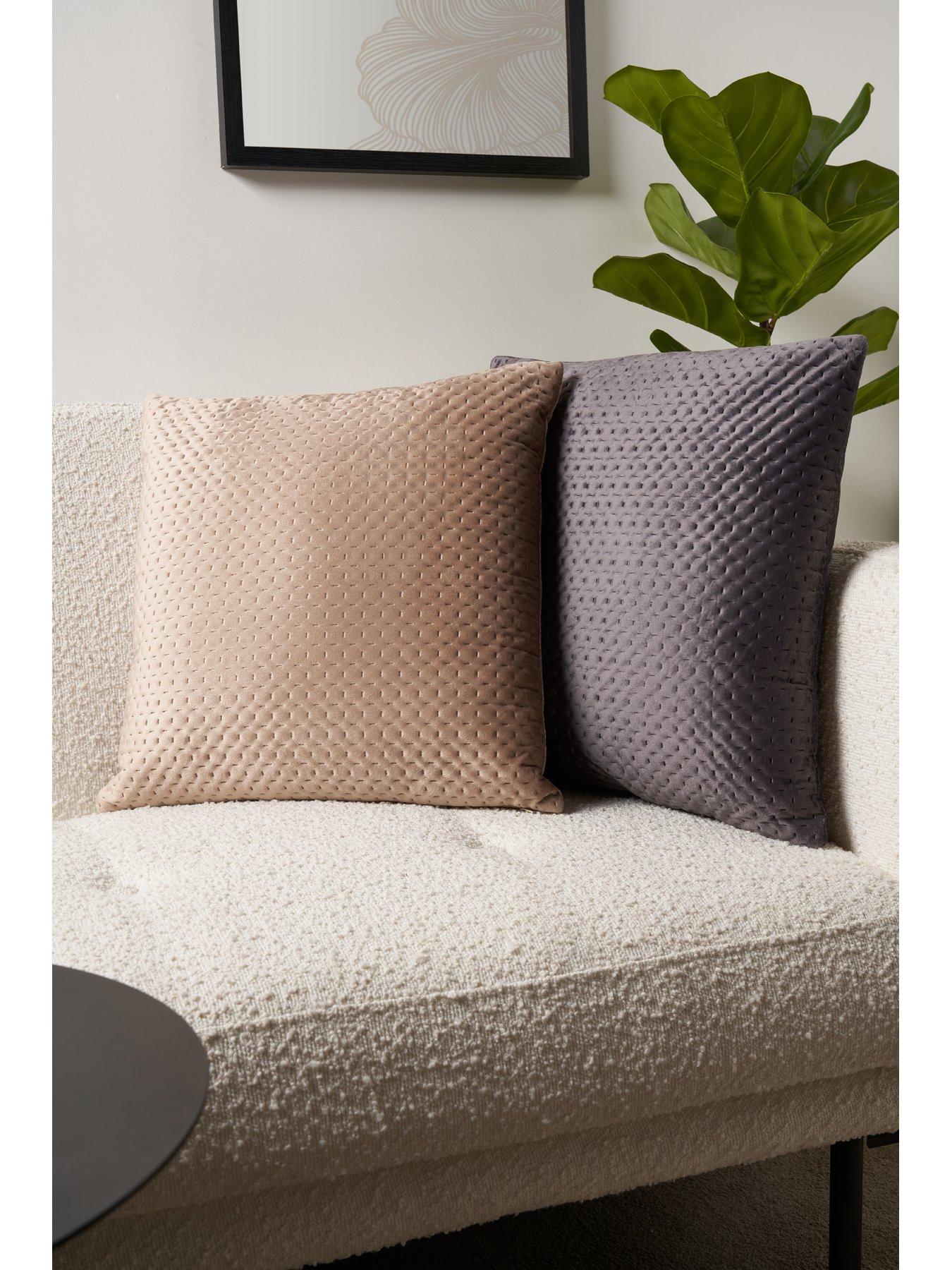  image of the-very-collection-liso-cushion