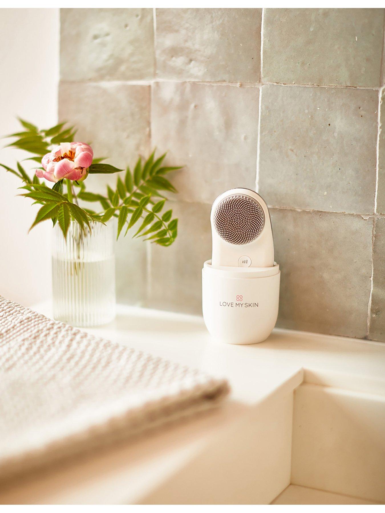 Image 5 of 5 of Love My Skin Luxury Cleanse &amp; Tone Device