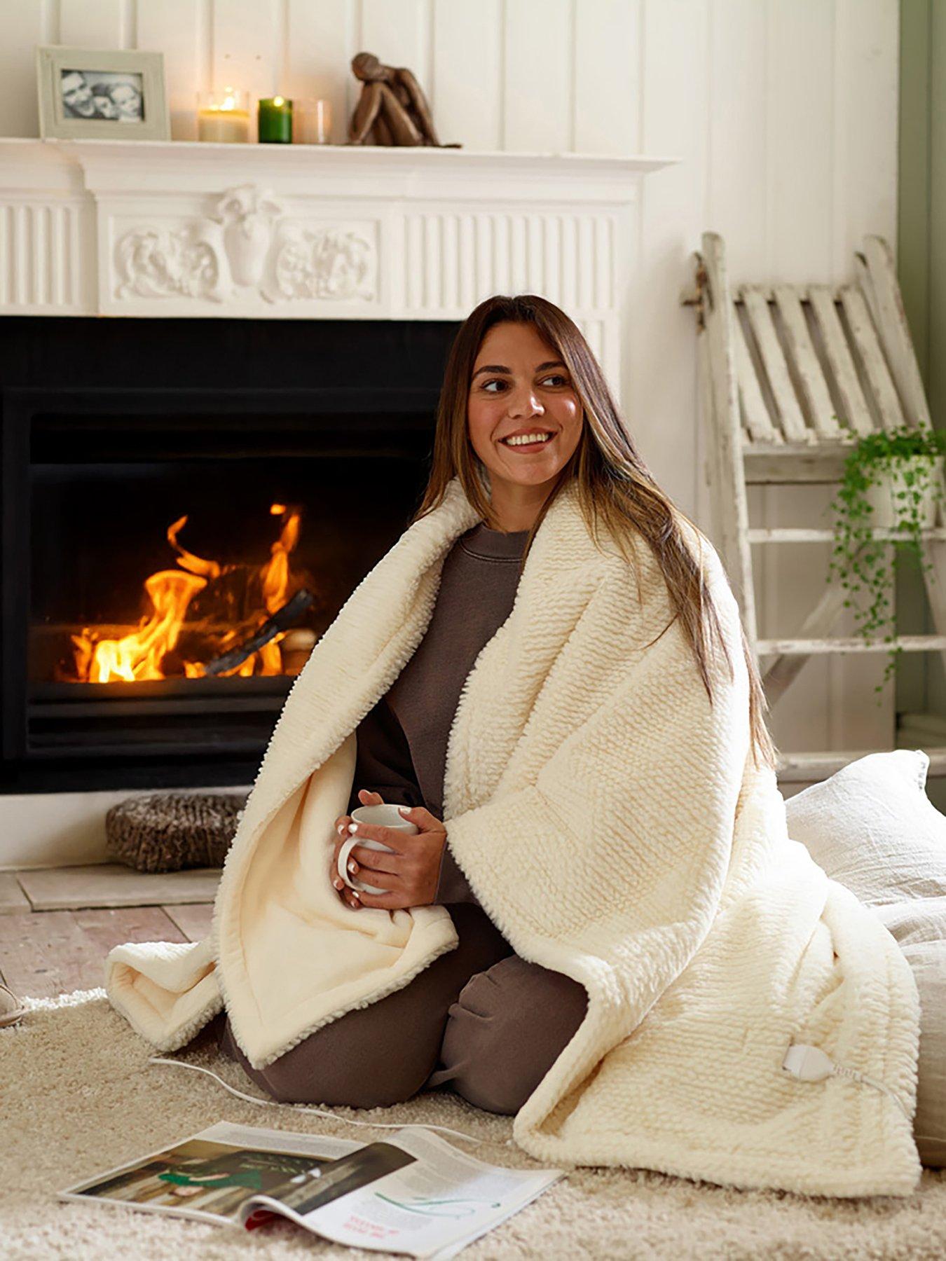 The Lyndon Co Sandringham Heated Faux Fur Throw