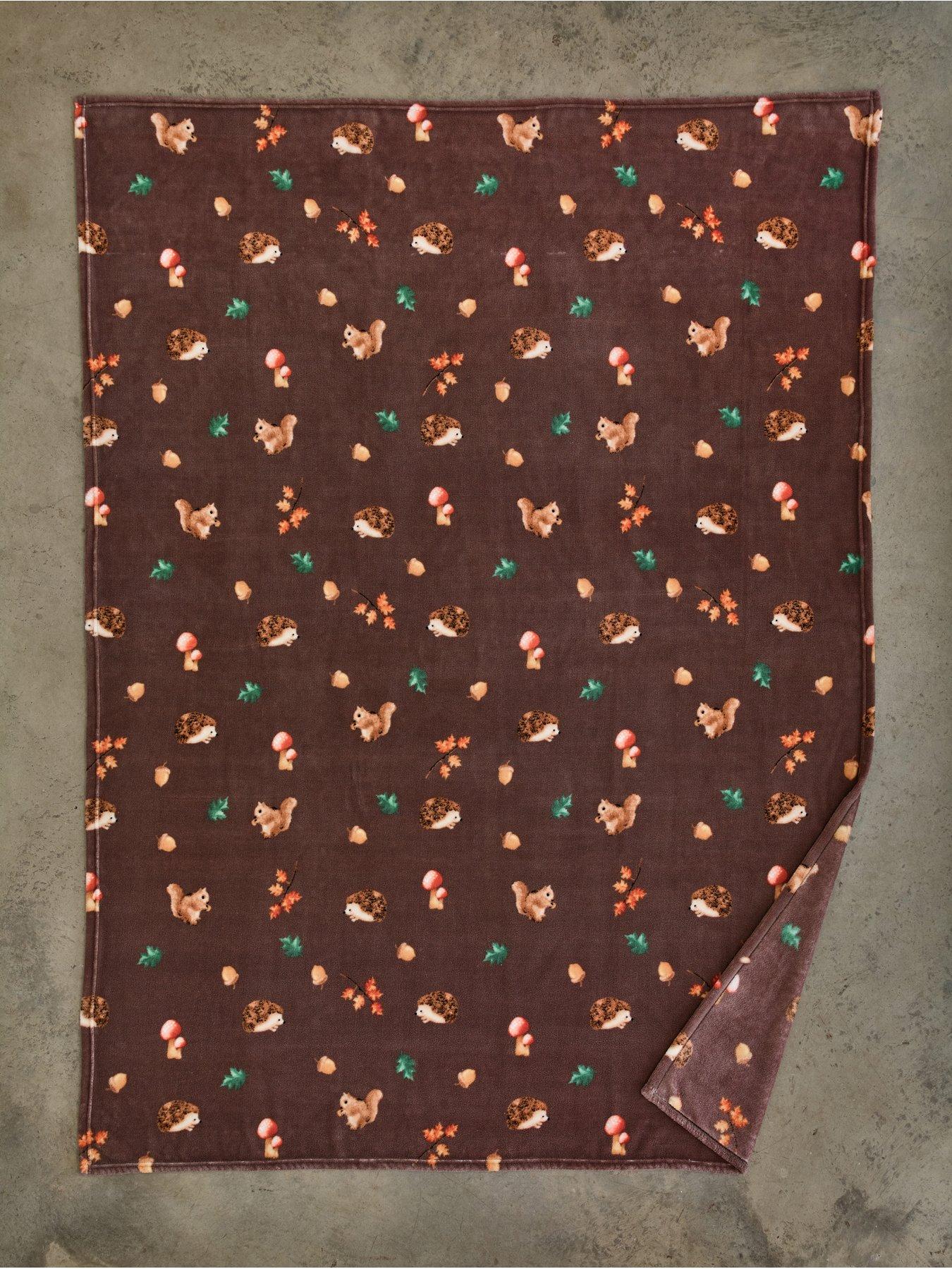 Image 3 of 3 of Deyongs Hogging It Throw 140x180cm