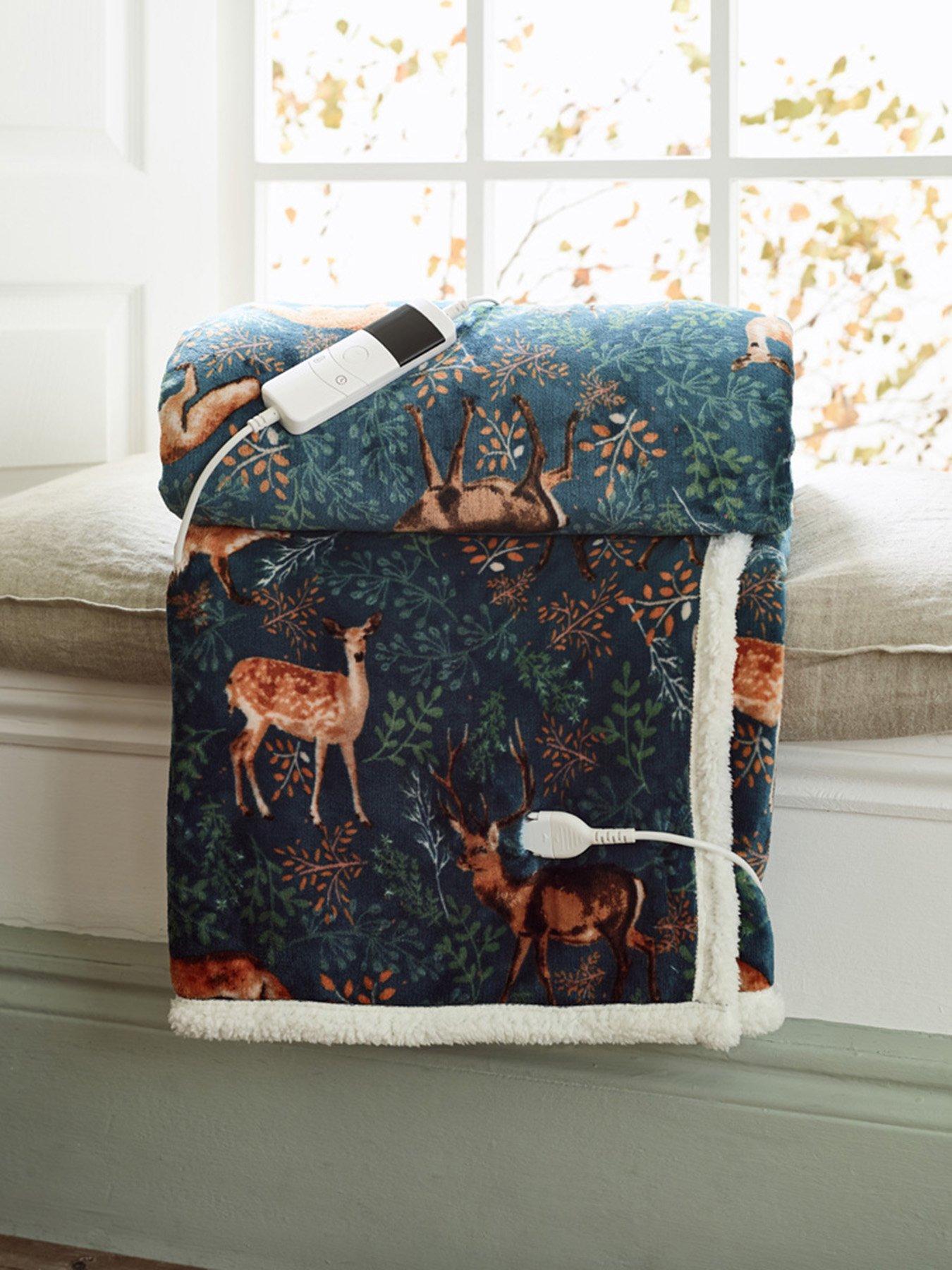  image of deyongs-heated-sherpa-throw-fox-amp-deer-140x180cm