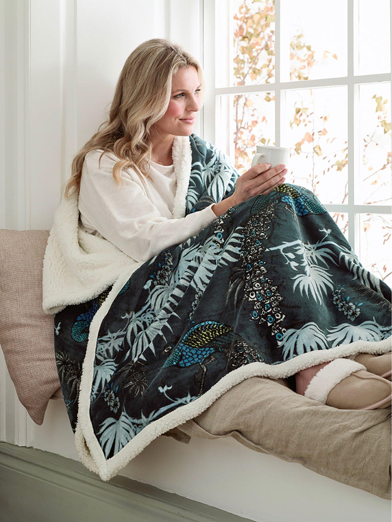 Image 3 of 5 of Deyongs Heated Sherpa Throw - Peacock 140x180cm