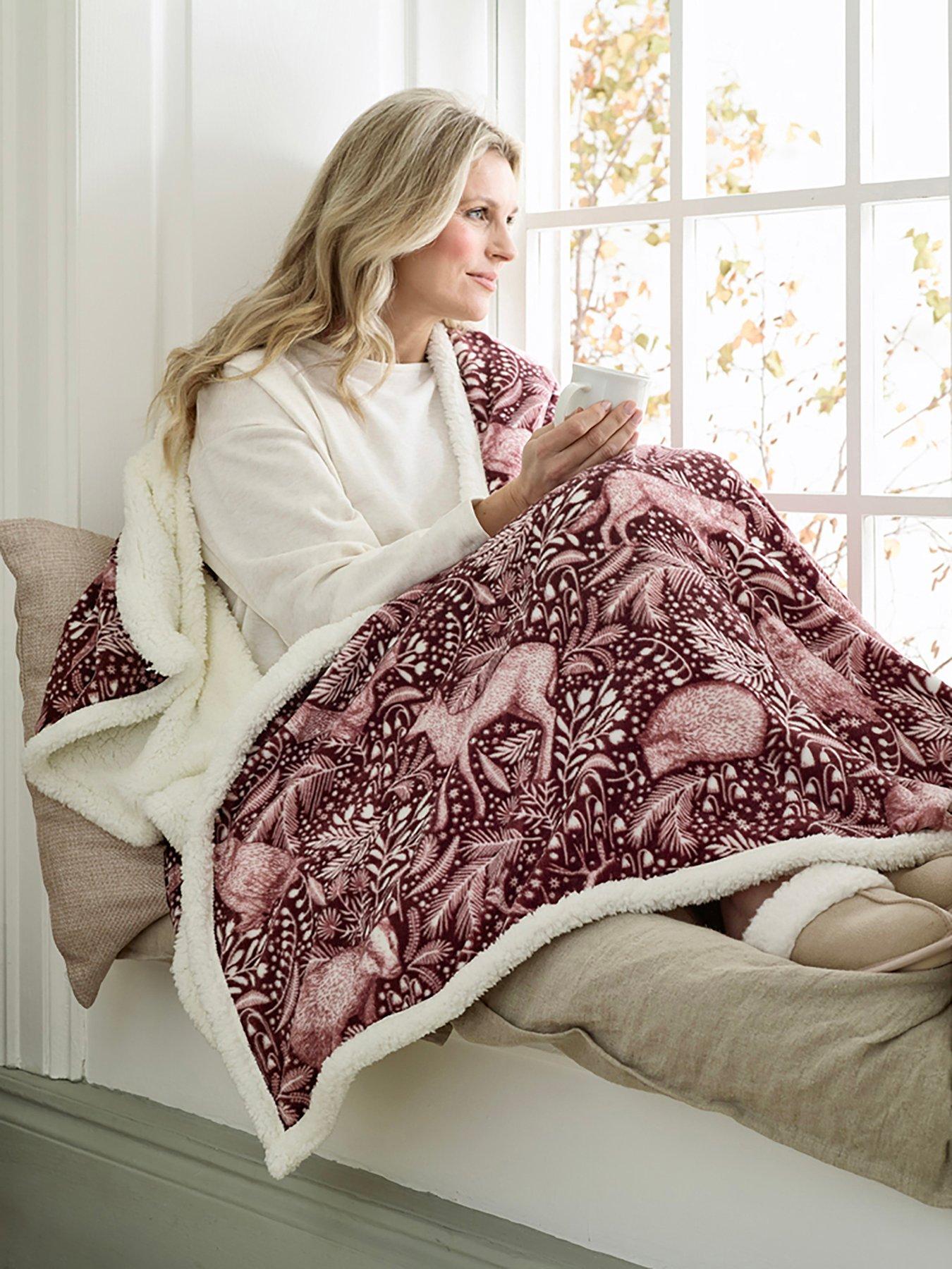 undefined Heated Sherpa Throw - Woodland Folk 140x180cm