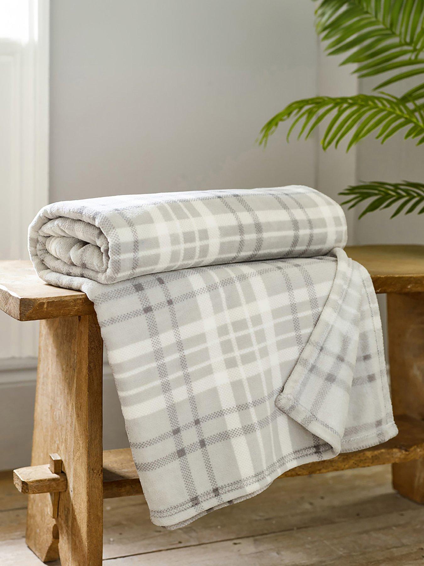 deyongs-snuggle-touch-check-throw-140x180cm