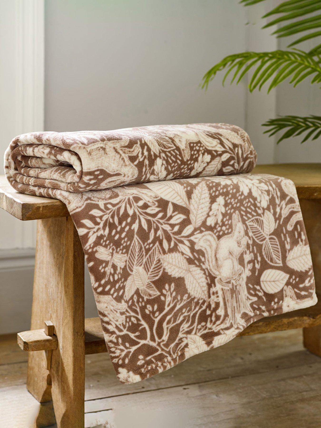 Deyongs Snuggle Touch Hidden Forest Throw 140x180cm