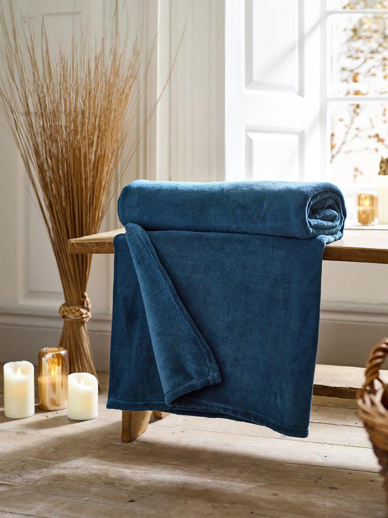 Image 1 of 2 of Deyongs Snuggle Touch Throw Festive 140x180cm