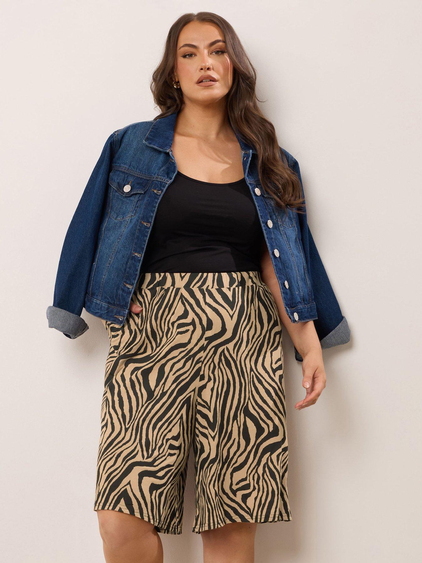 undefined Curve Zebra Short - Black