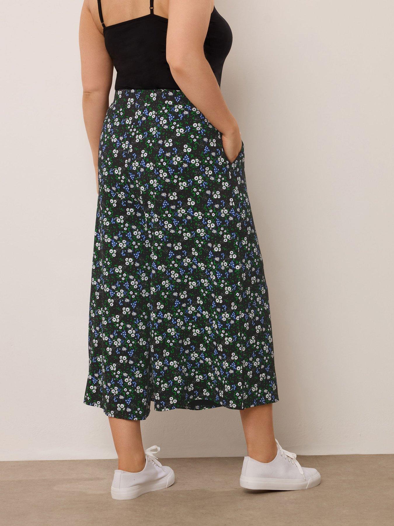 Image 2 of 4 of Yours Curve Floral Midaxi Culotte - Black