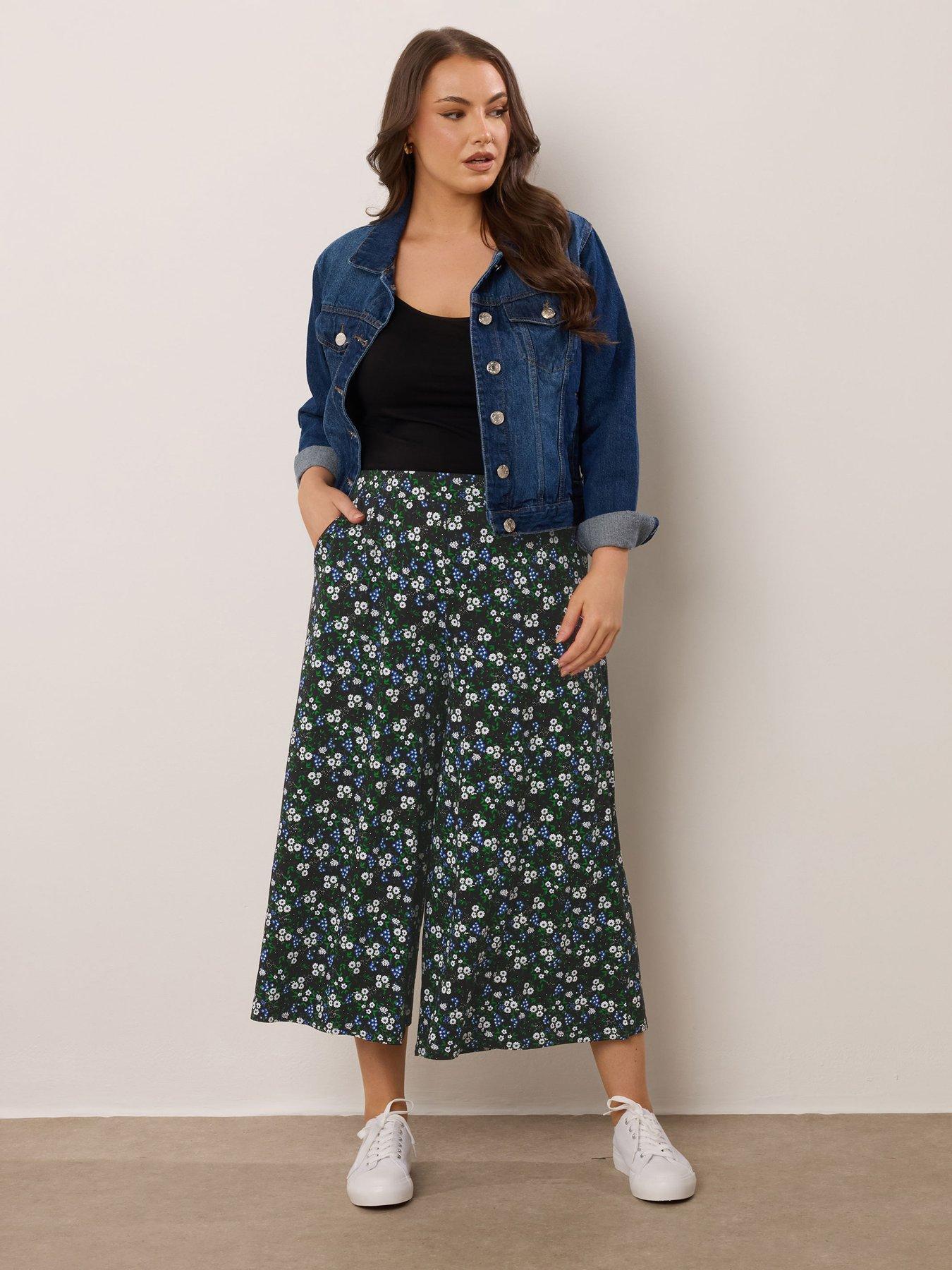 Image 3 of 4 of Yours Curve Floral Midaxi Culotte - Black