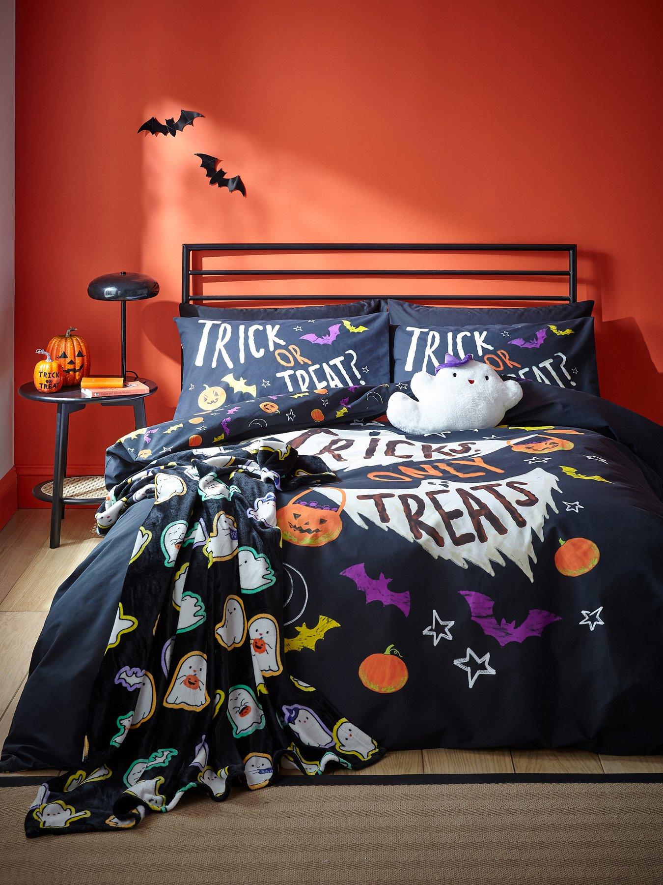 Image 1 of 6 of Catherine Lansfield Halloween Trick Or Treat Duvet Set