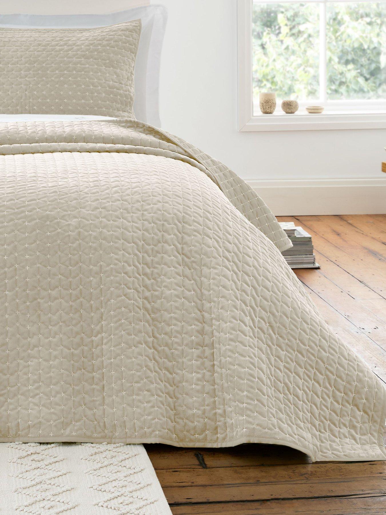 bianca-attica-velvet-bedspread--240x260cm