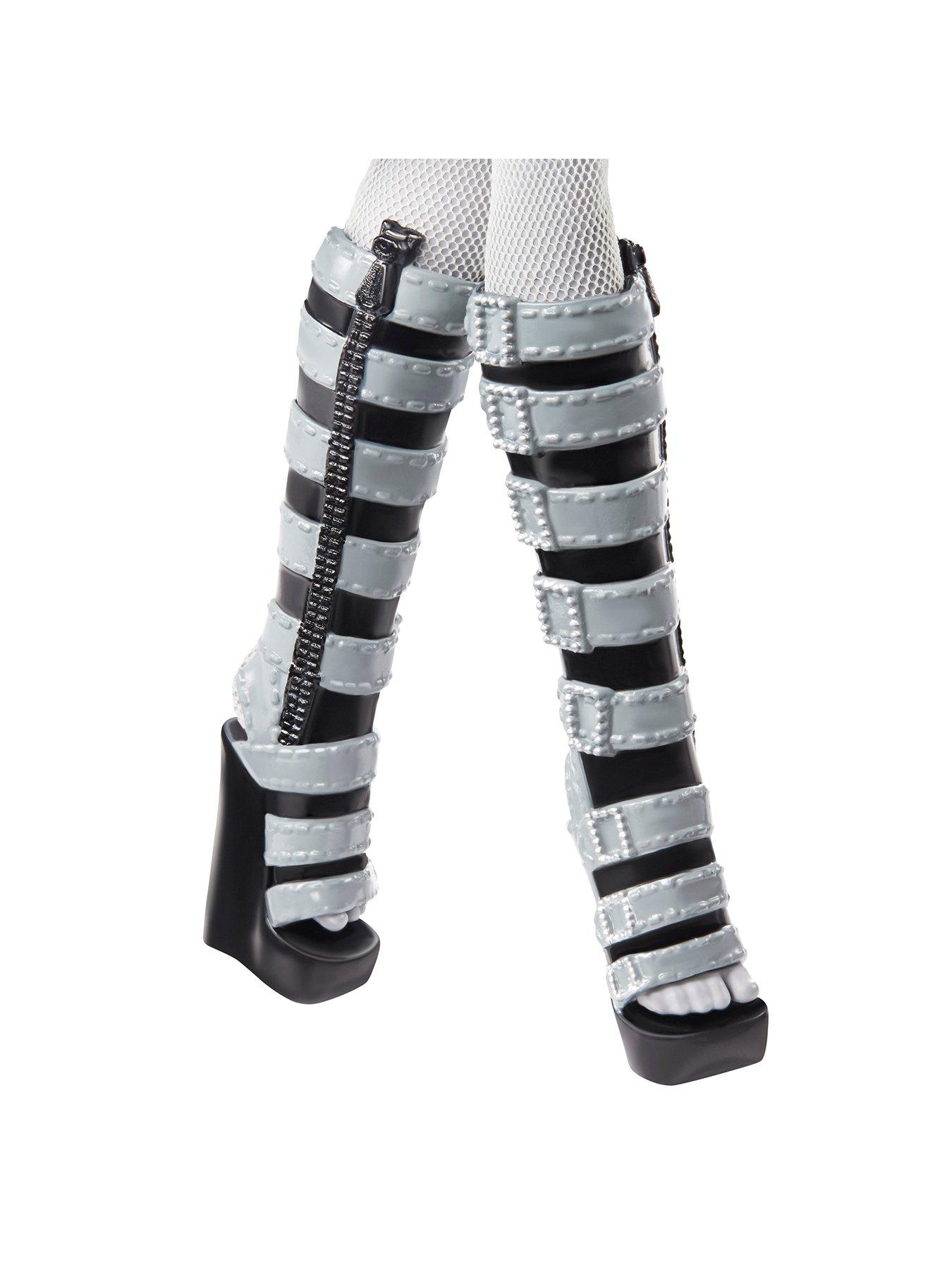 Image 5 of 6 of Monster High Doll Reel Drama Clawdeen Wolf