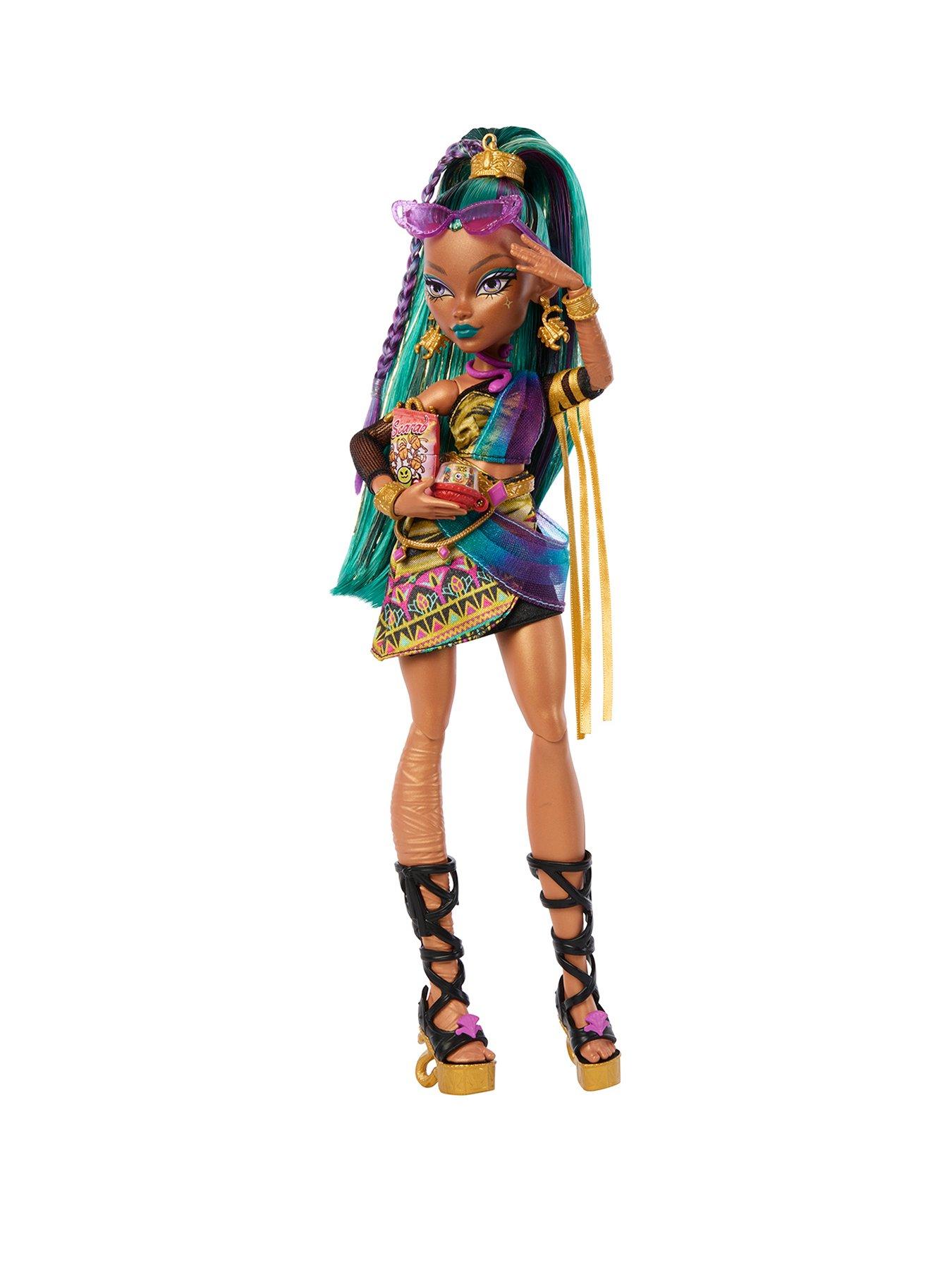 Monster High Nefera De Nile Doll with Pet Scarab Lavish and 7 Accessories like Purse and Snacks