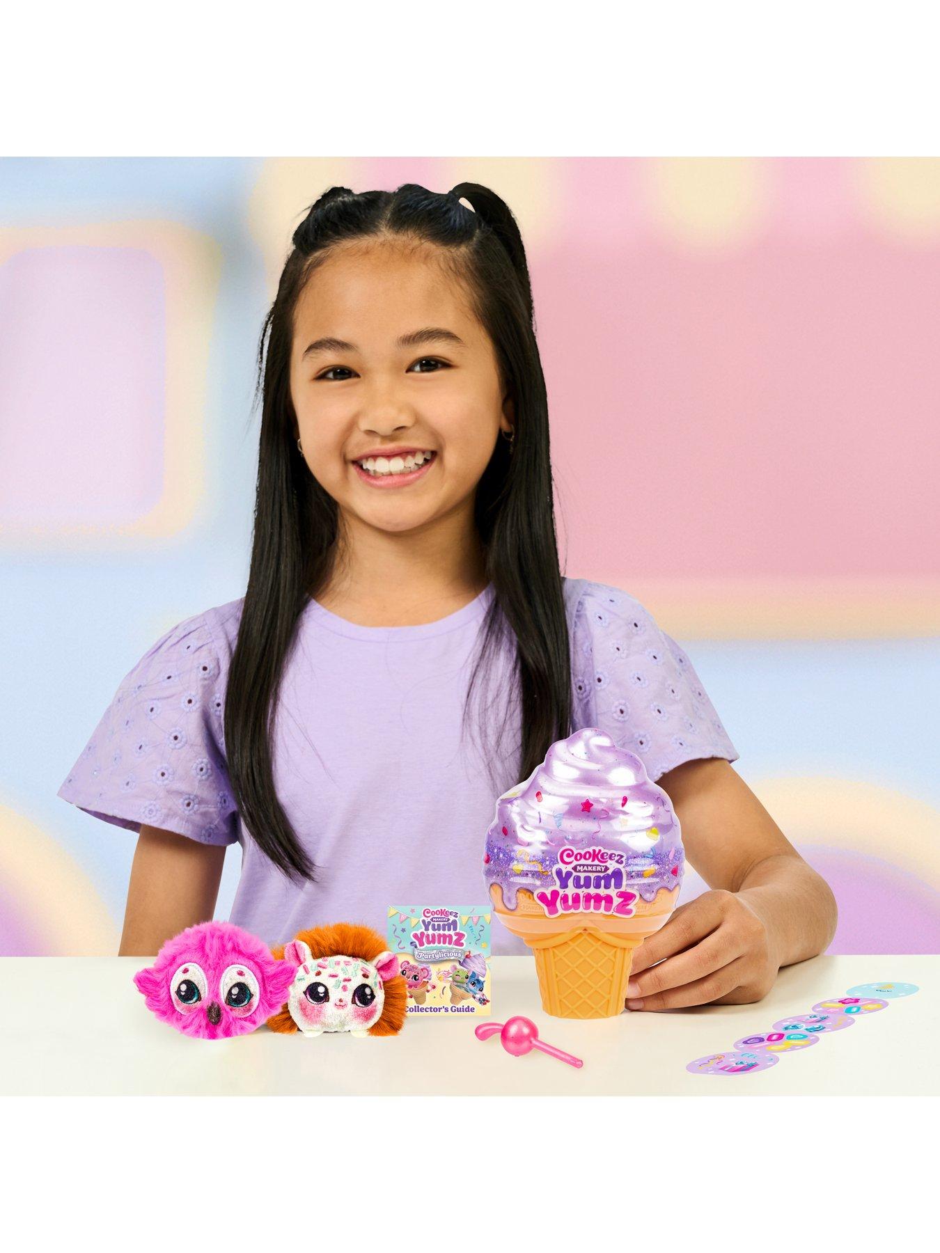 stillFront image of cookeez-makery-yum-yumz-season-2-2-pack-of-surprise-scented-plush