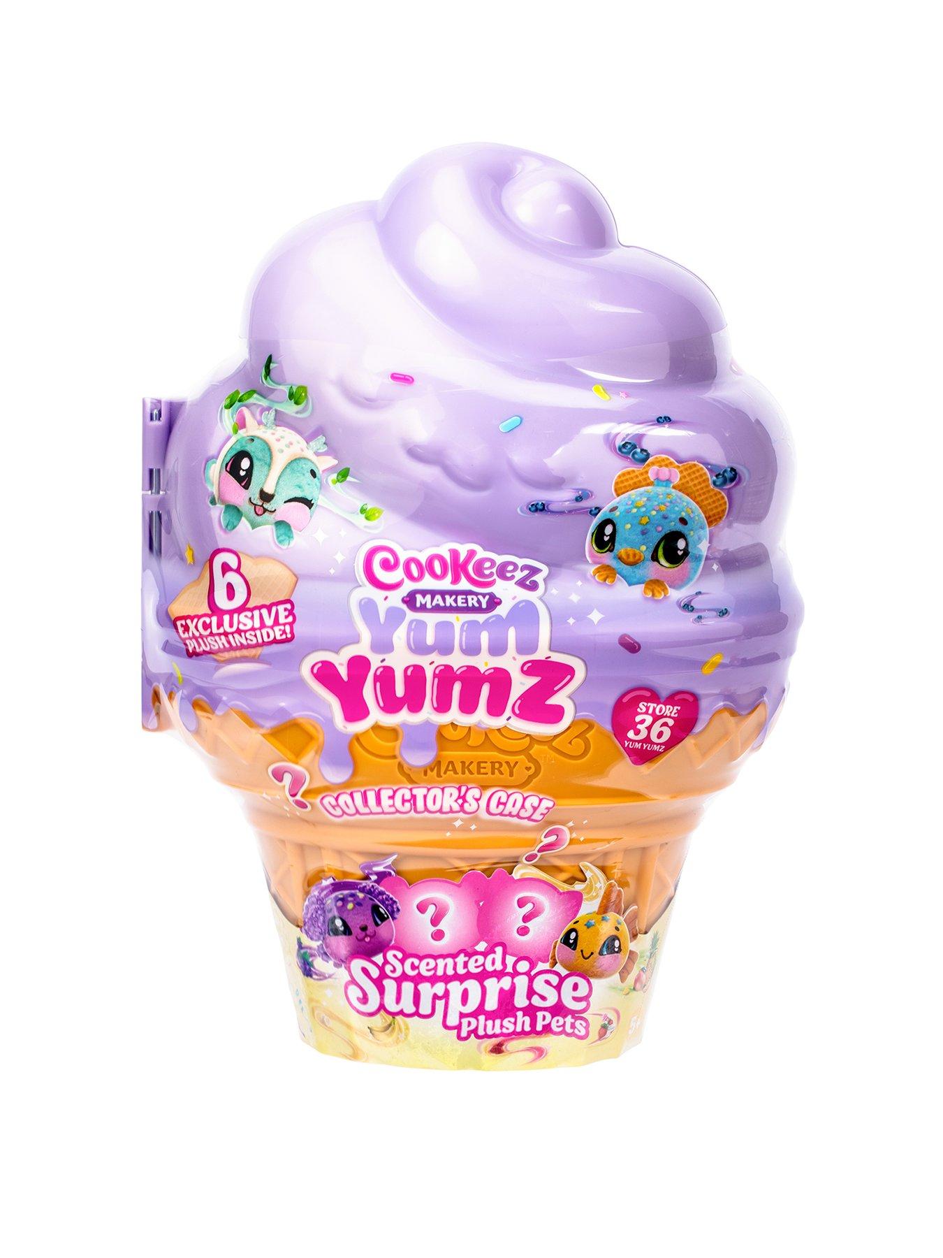 Cookeez Makery Yum Yumz Collector Case with 6 Exclusive Plush