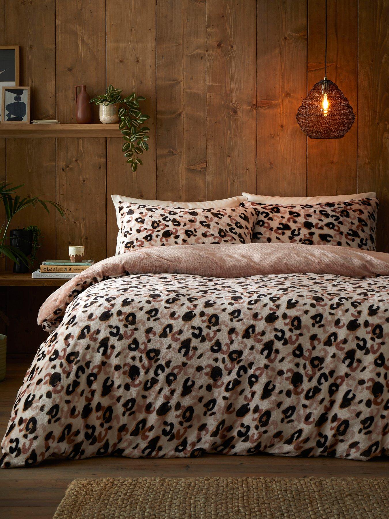 fusion-cosy-leopard--sherpa-reverse-double-duvet-cover-set