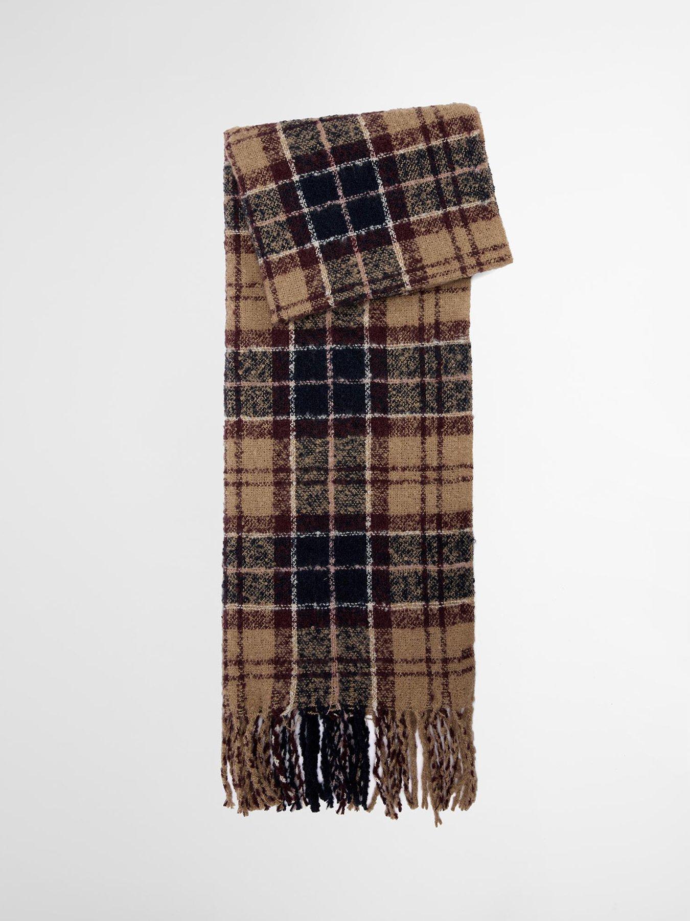 Image 4 of 5 of Barbour Saltburn Beanie &amp; Tartan Scarf Gift Set