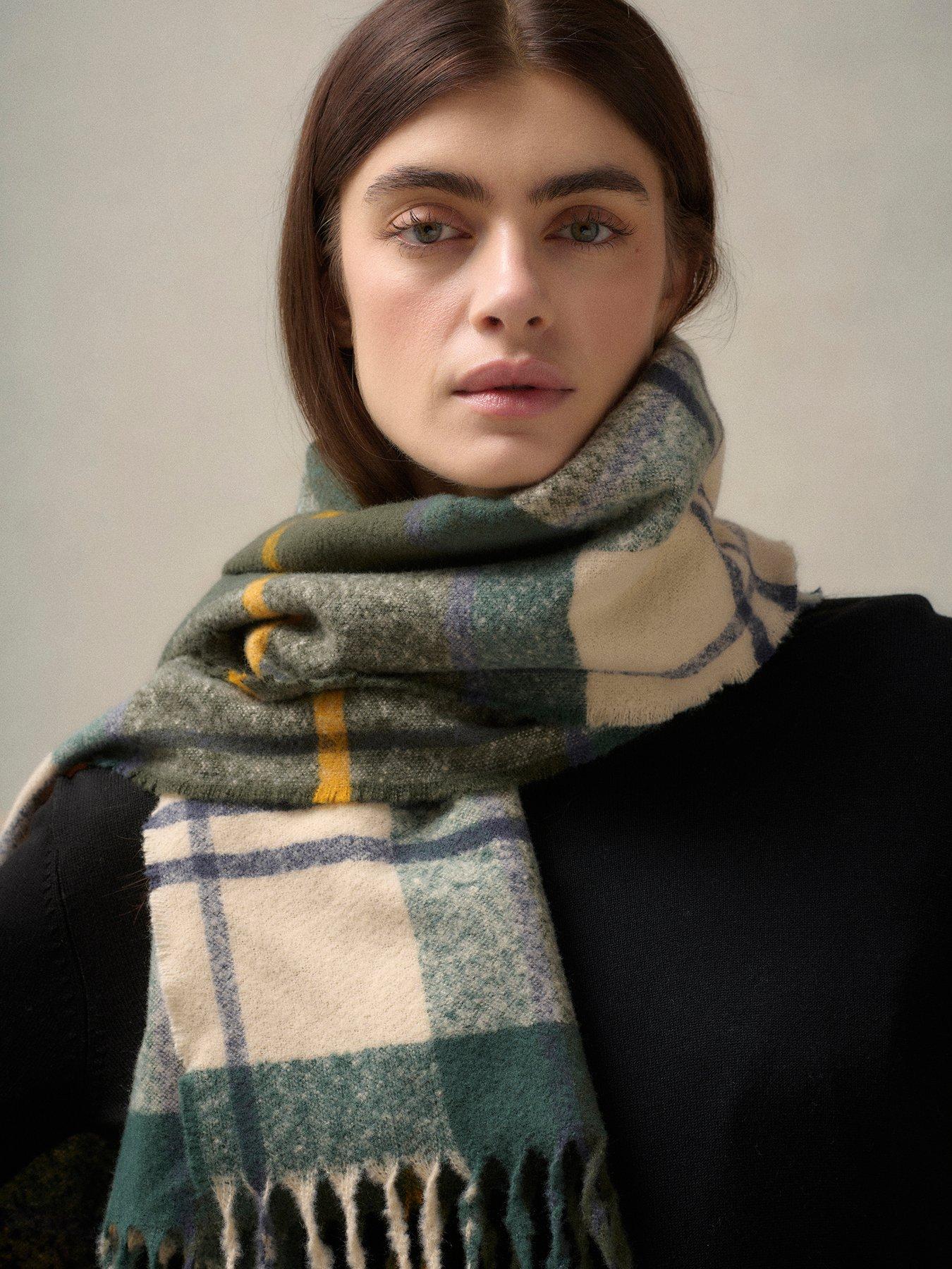 Image 4 of 4 of Barbour Hailes Tartan Scarf - Green