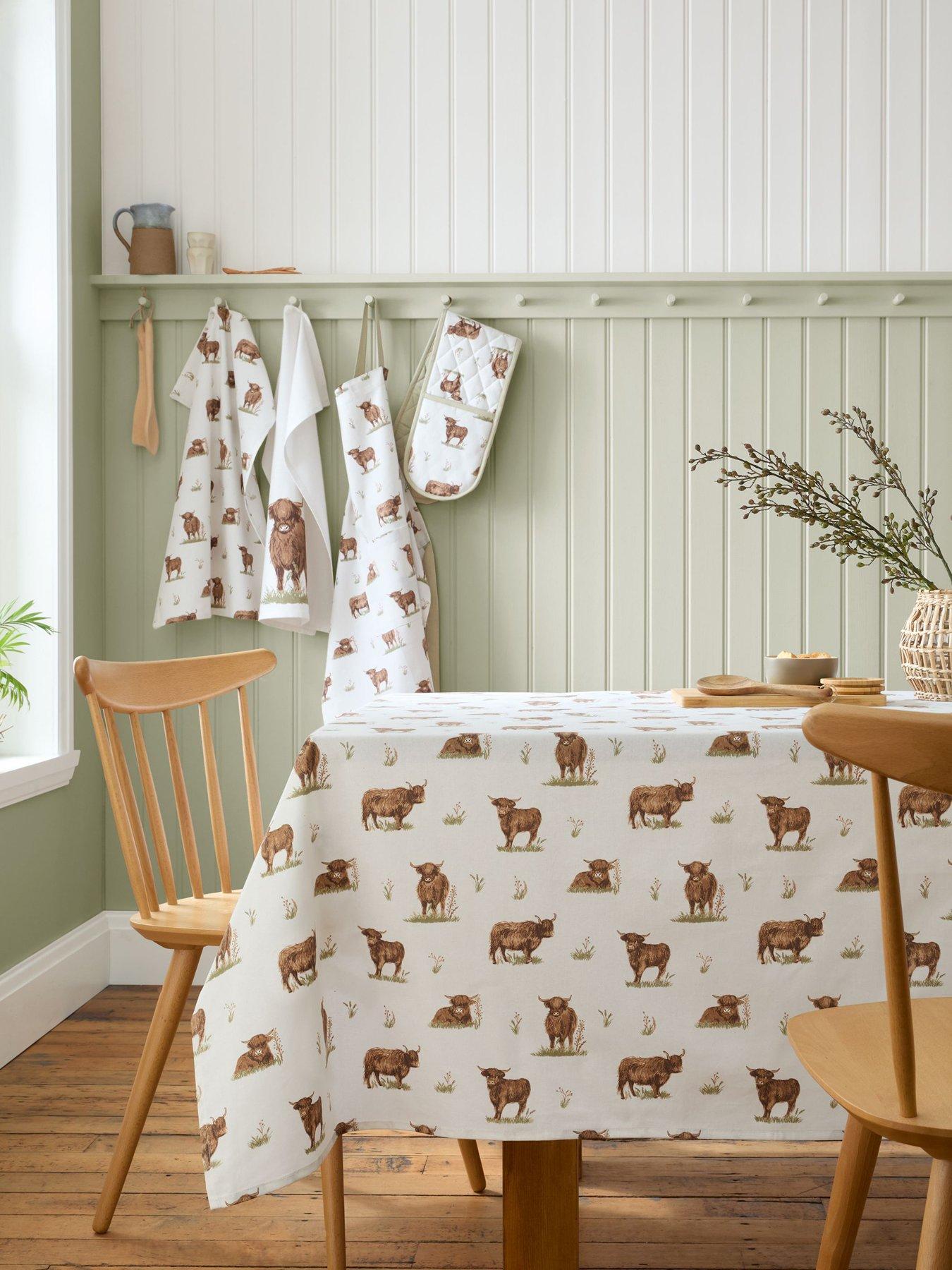 undefined Angus Highland Cow Table Cloth- 137x178cm