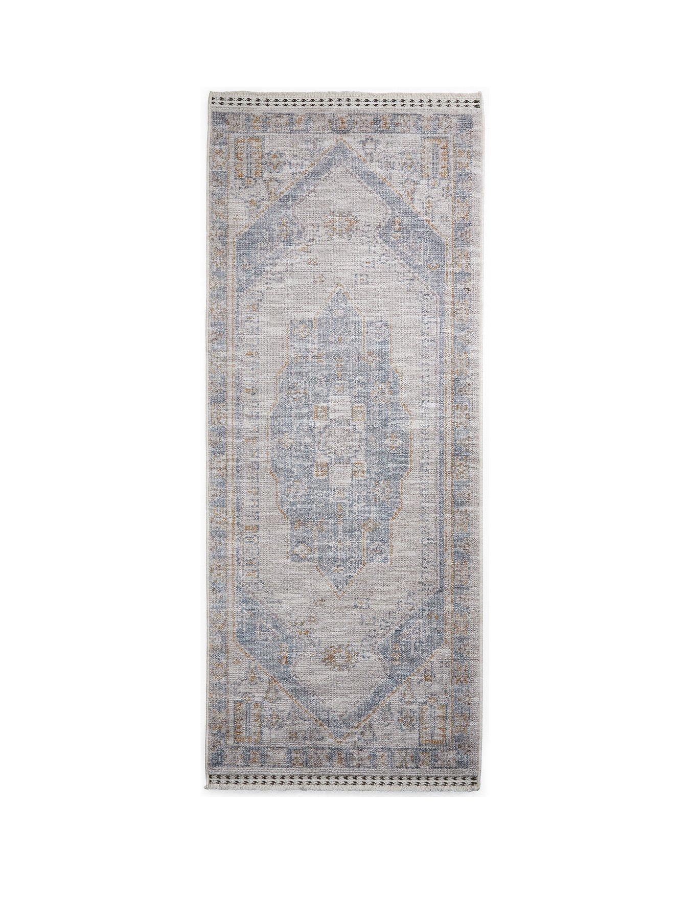 undefined Mateo Traditional Runner