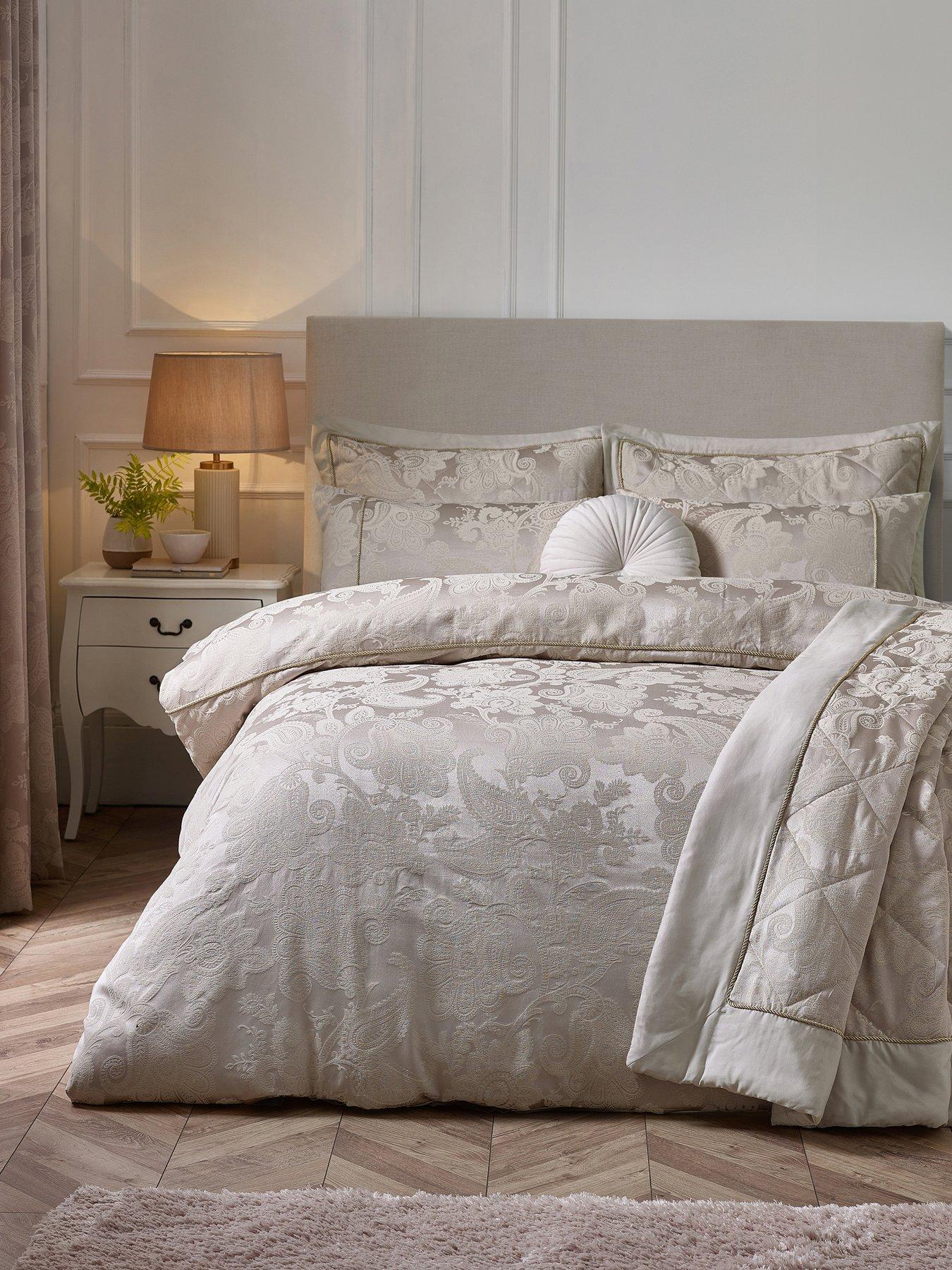 Catherine Lansfield Opulent Jacquard Duvet Set Champagne