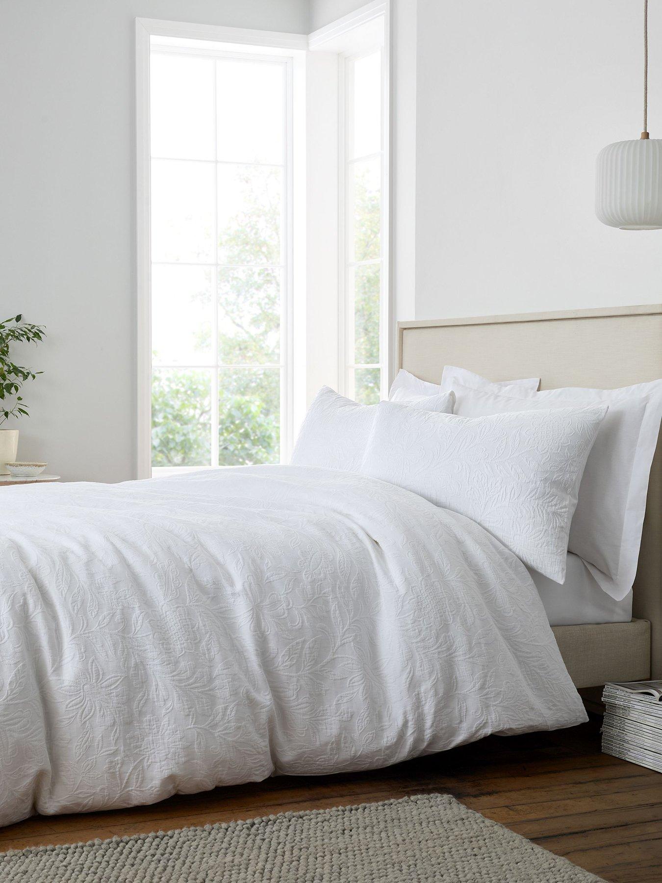 undefined Fleur MatelassÃ© Jacquard 200 Thread Count Cotton Duvet Set White