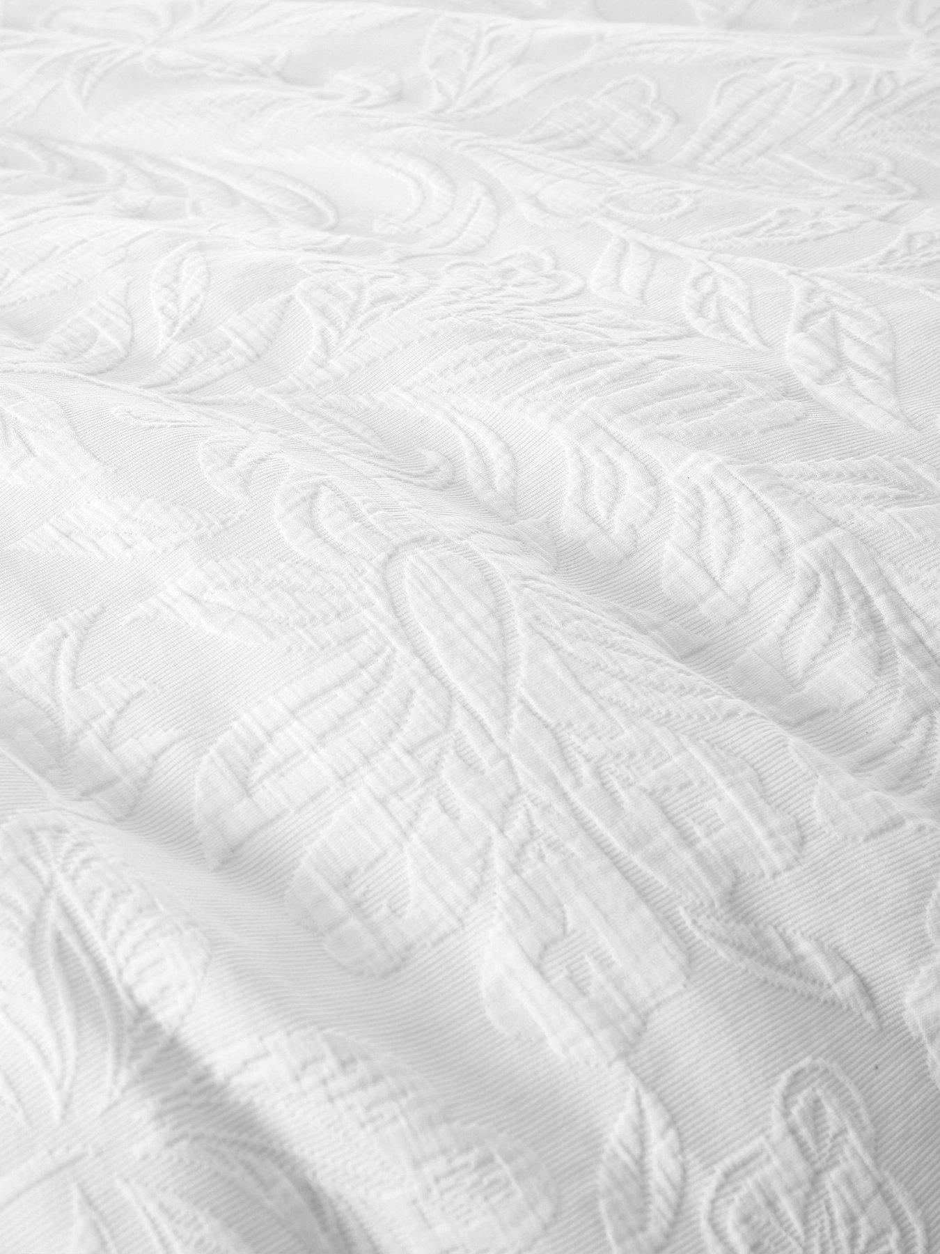 Image 5 of 5 of Bianca Fleur MatelassÃ© Jacquard 200 Thread Count Cotton Duvet Set White