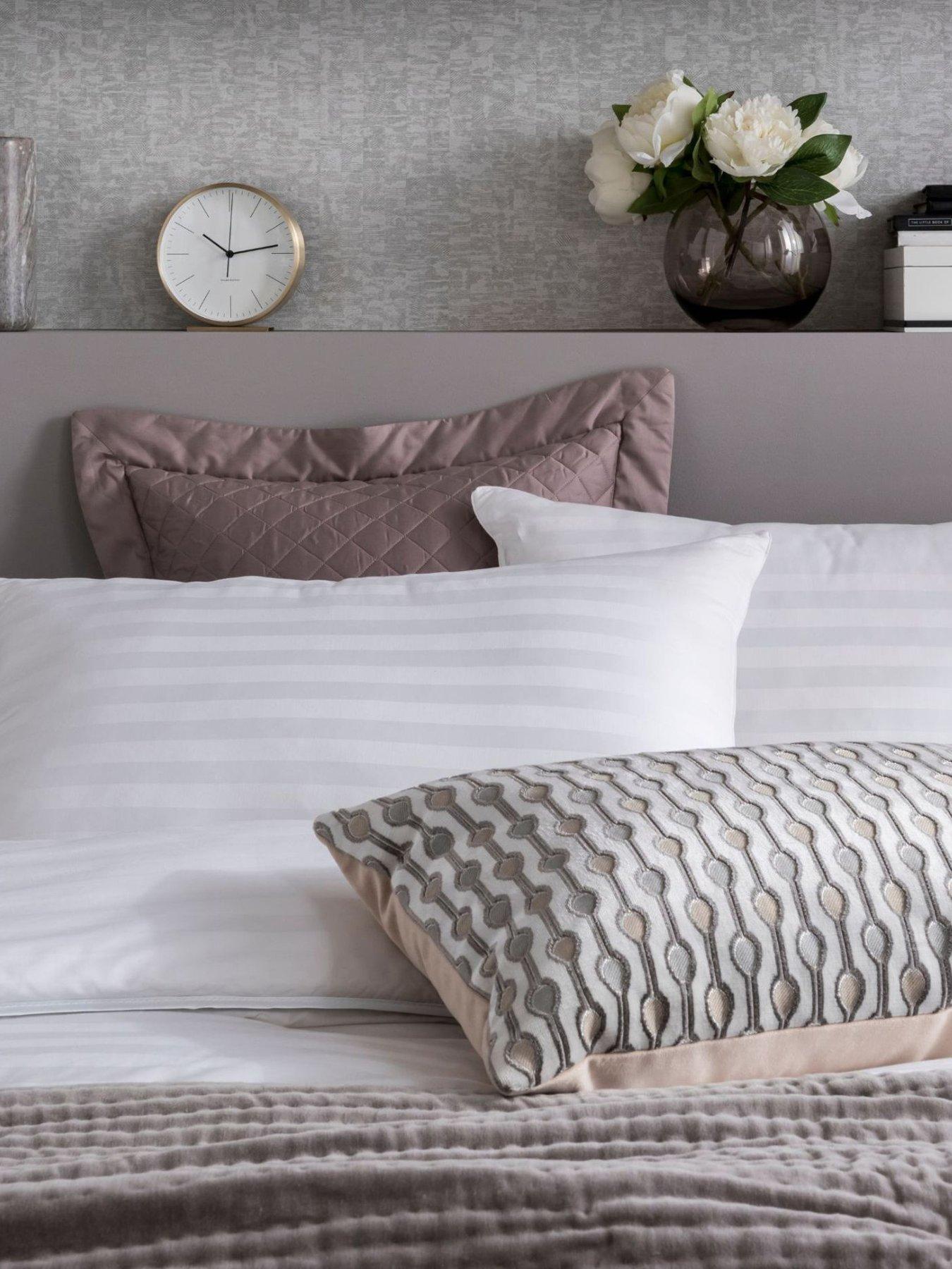 The Fine Bedding Company Luxury Boutique Silk Blend, Medium Pillow