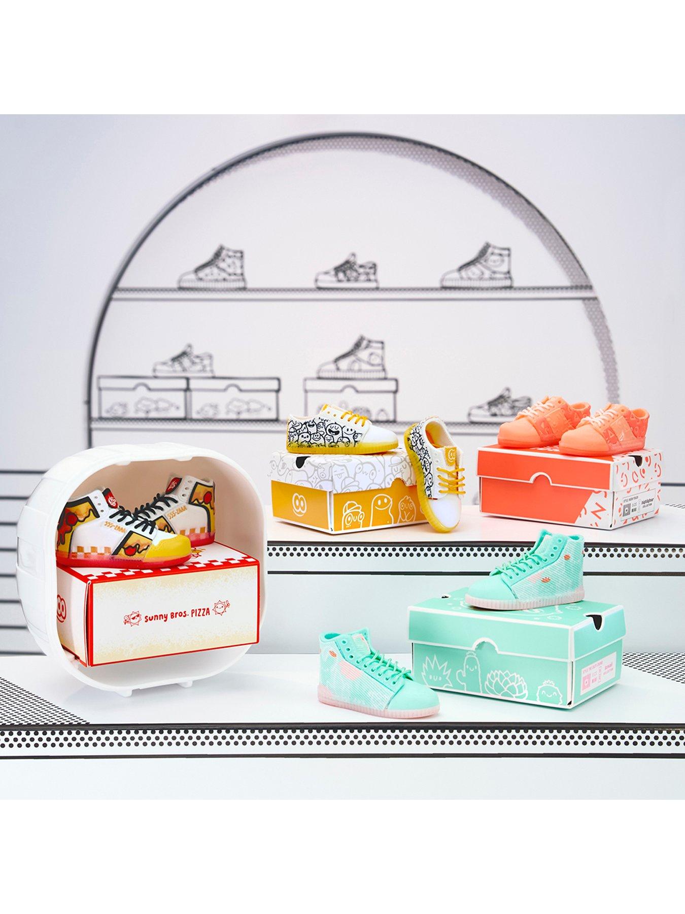 Image 6 of 8 of Mini Verse MGAs Miniverse - Make It Mini Sneakers