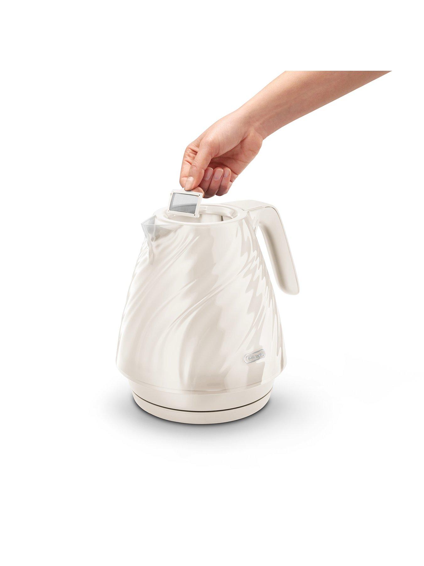  image of delonghi-ballerina-seta-kettle-cream