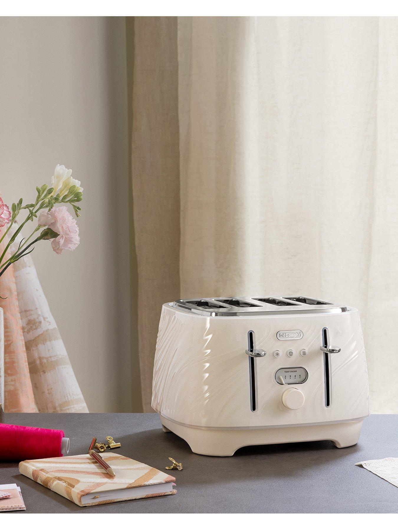 Image 2 of 8 of DeLonghi Ballerina Seta Toaster - Cream