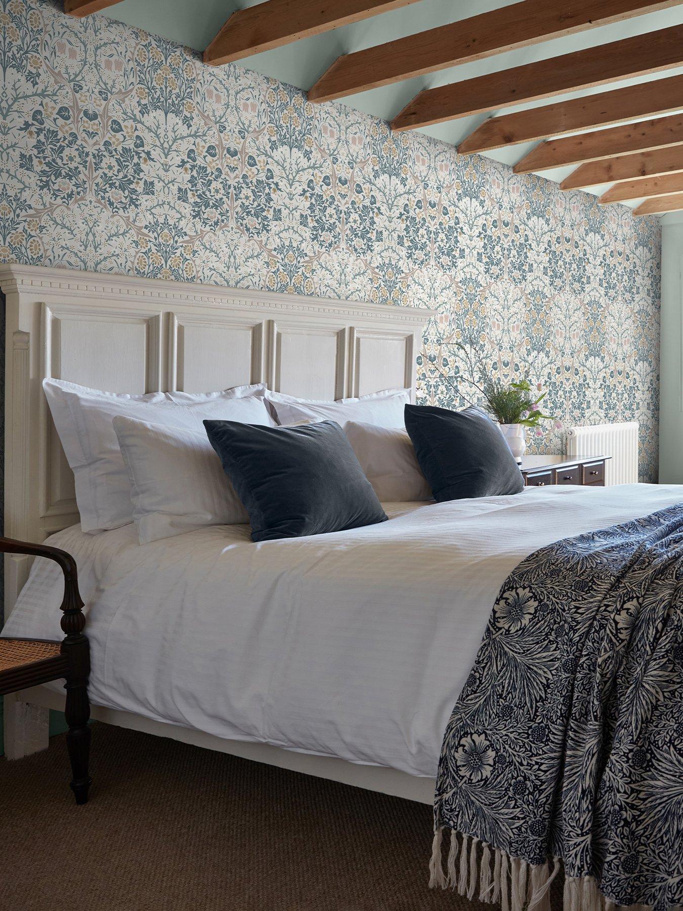 undefined William Morris Blackthorn Daydream - Wallpaper