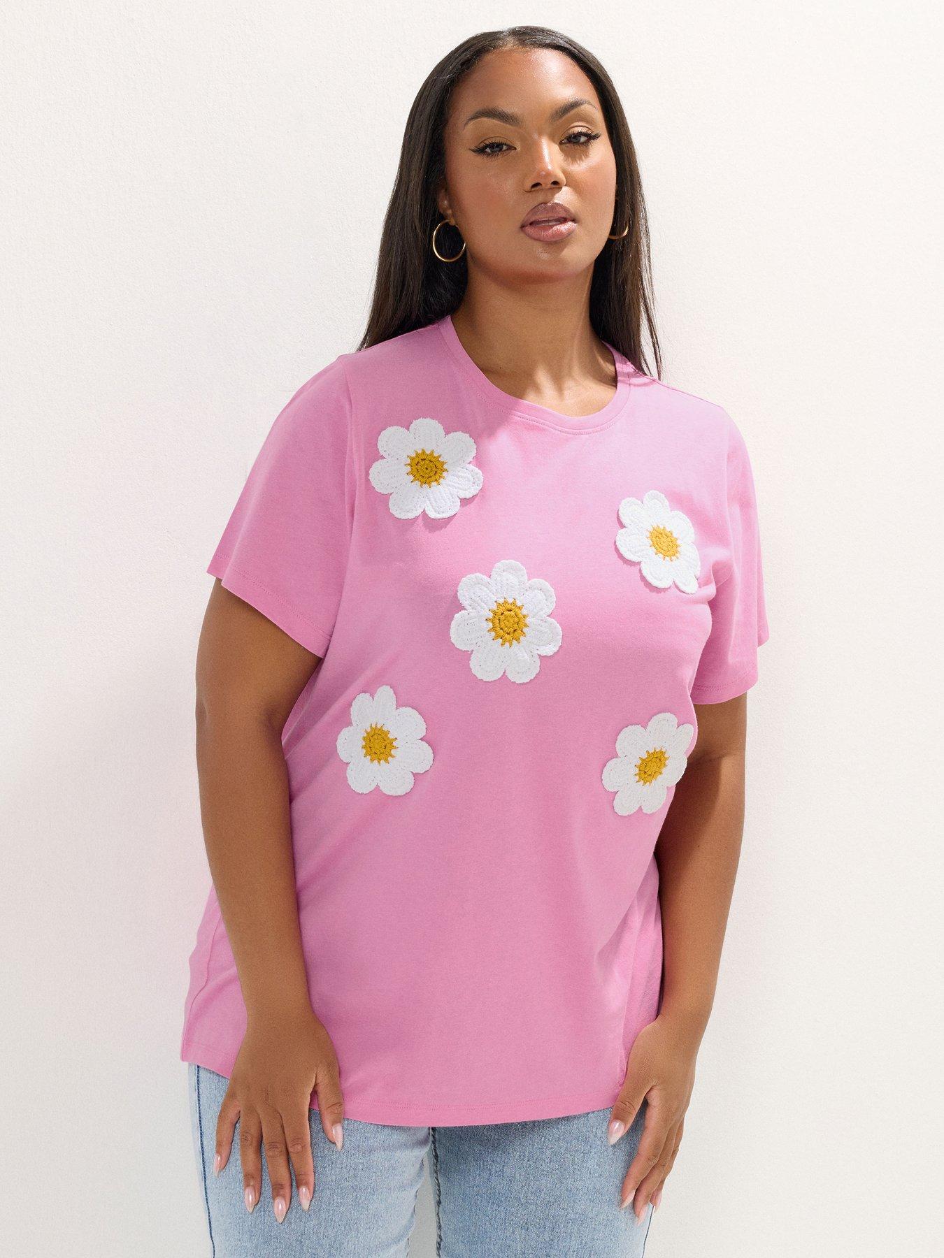 Image 1 of 5 of Yours Curve Applique Daisy T-Shirt - Pink