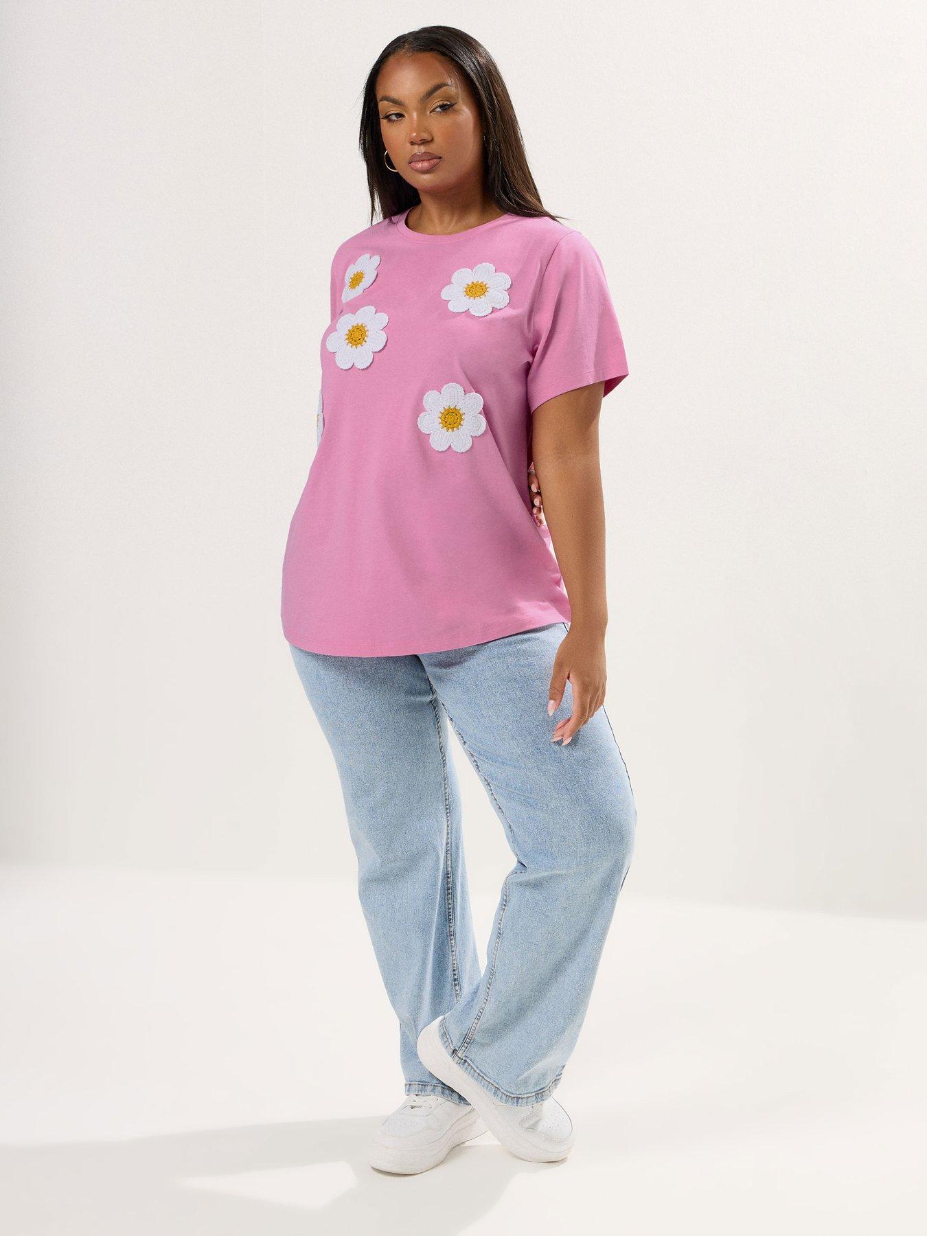 Image 3 of 5 of Yours Curve Applique Daisy T-Shirt - Pink