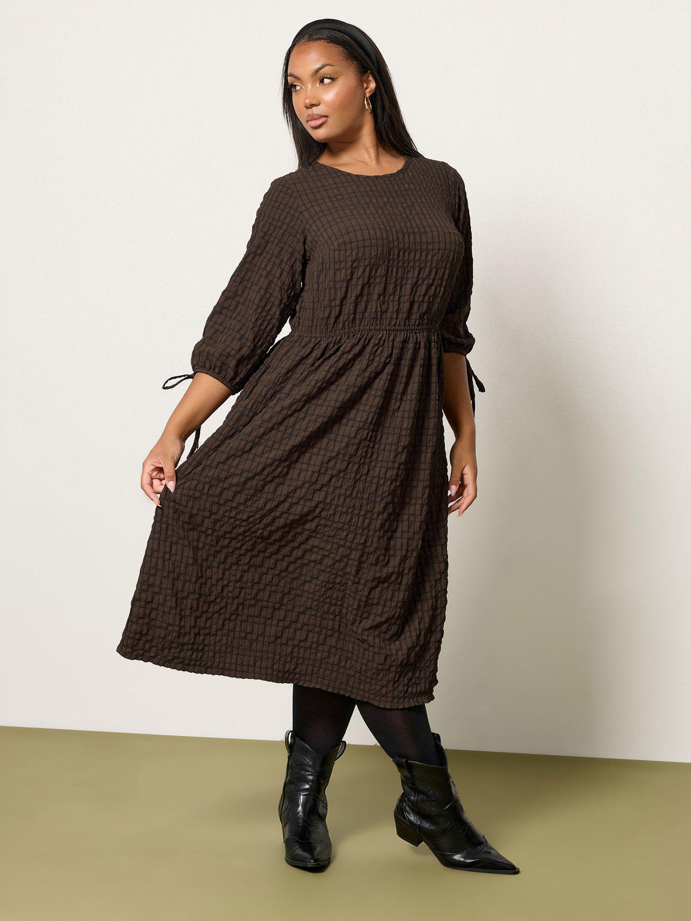 Image 3 of 4 of Yours Curve 3/4 Tie Sleeve Midaxi Dress - Brown