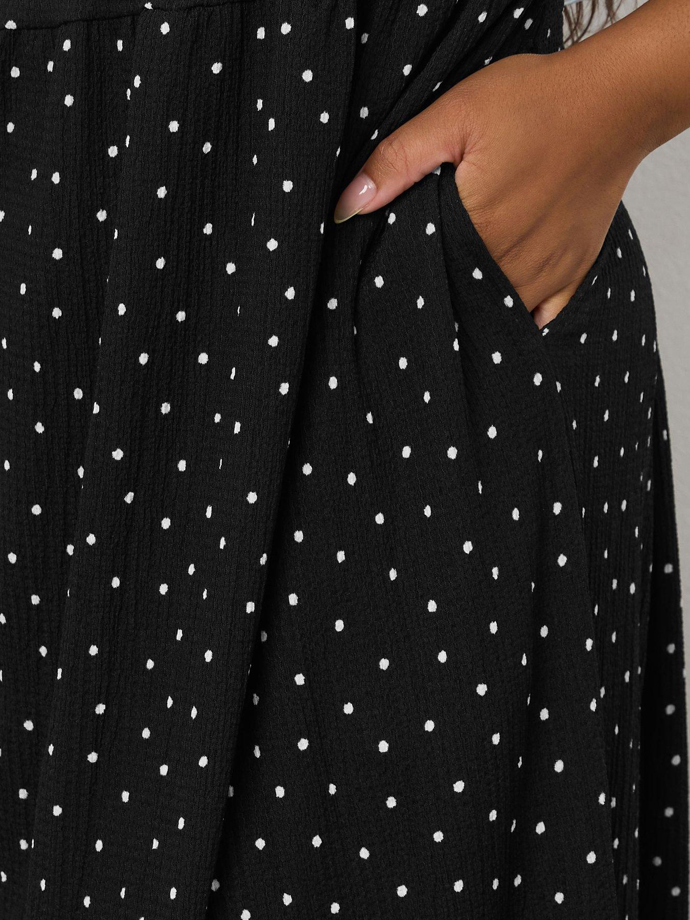 Image 4 of 5 of Yours Curve Frill Sleeve Midaxi Dress - Black