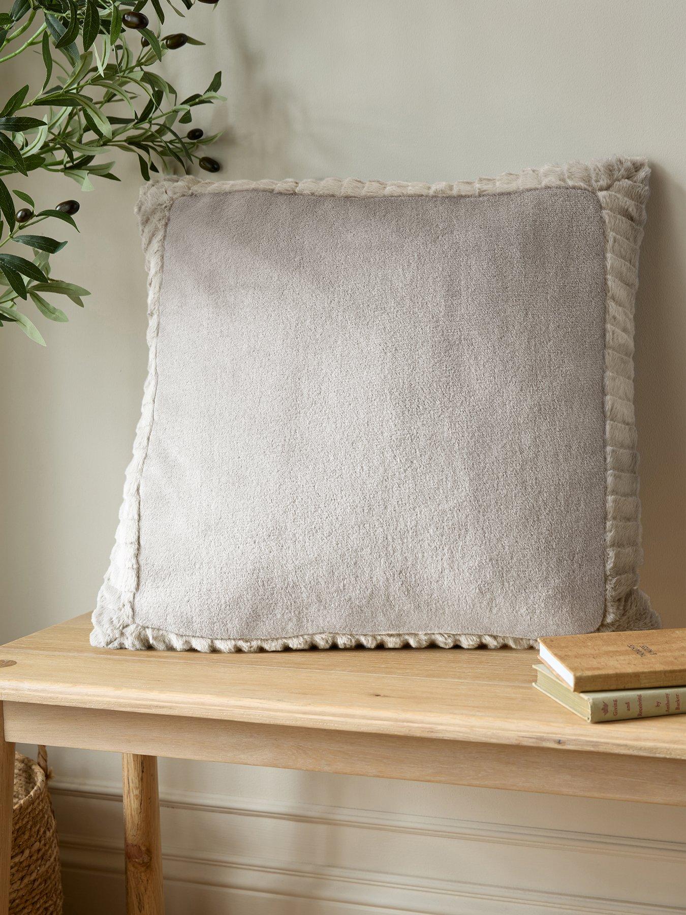 catherine-lansfield-velvet-and-faux-fur-cushion-55x55