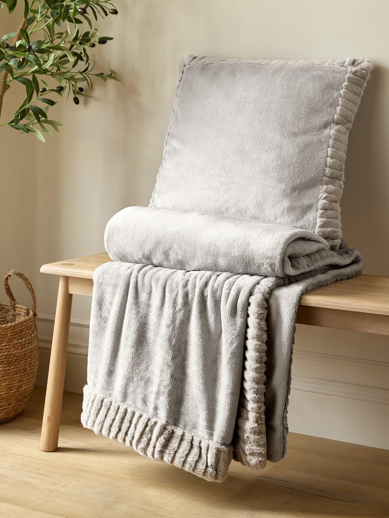 Image 4 of 5 of Catherine Lansfield Velvet And Faux Fur Cushion 55x55