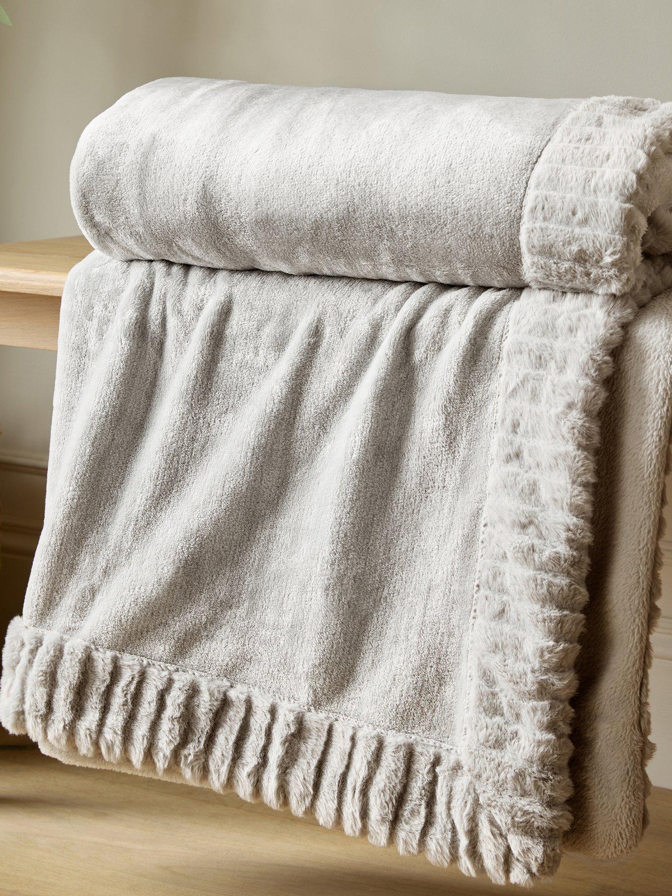 catherine-lansfield-velvet-amp-faux-fur-throw-blush