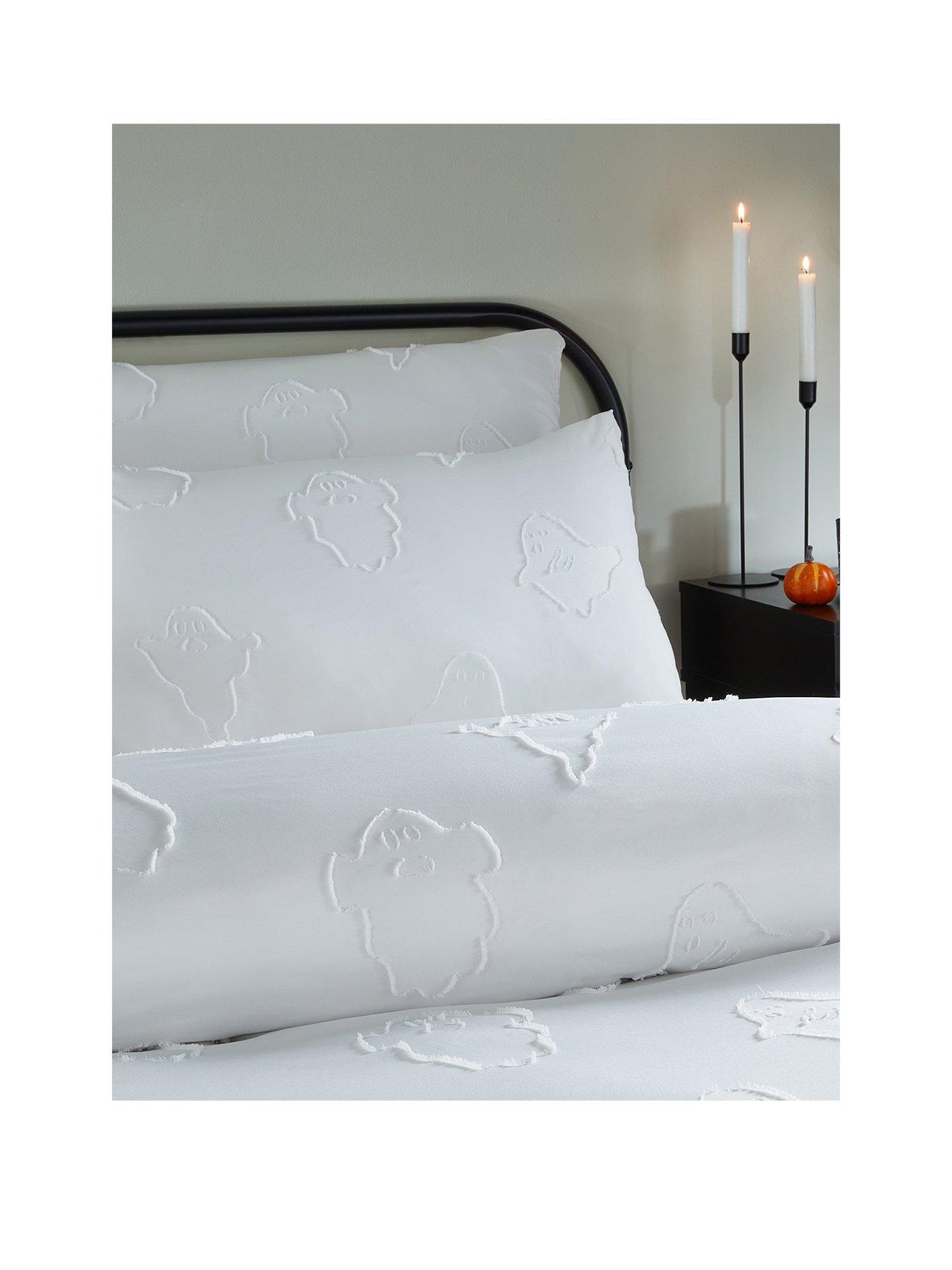  image of duvet-day-ghostly-ghouls-halloween-duvet-set-white
