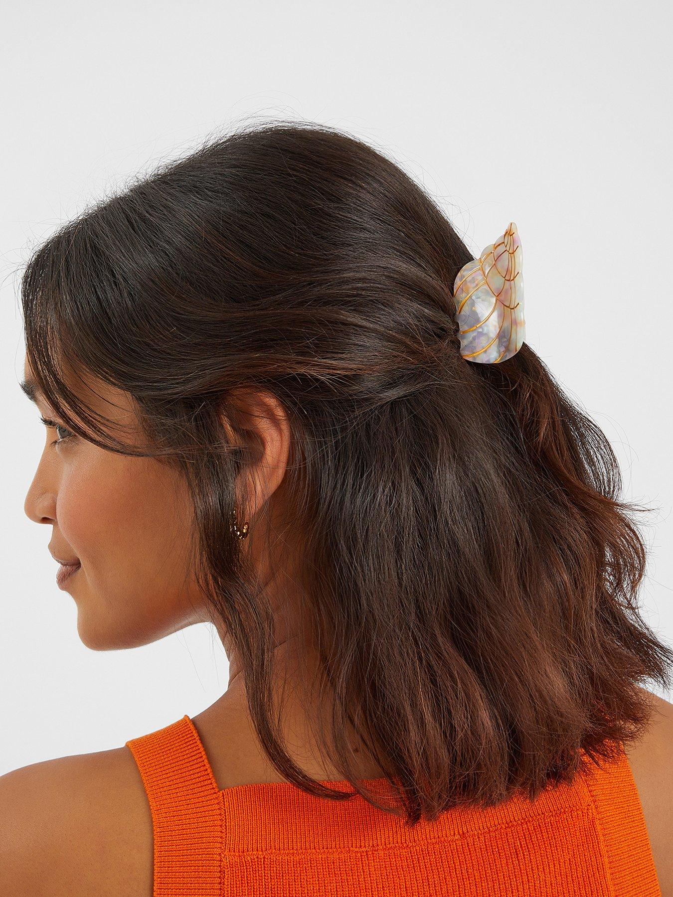 Image 2 of 3 of Accessorize Conch Shell Claw Clip - Cream