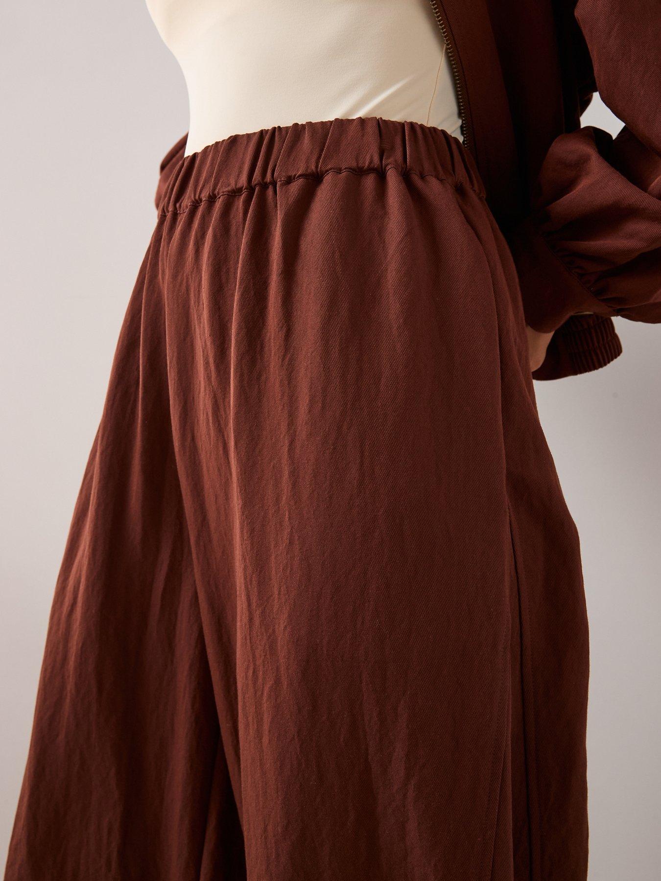 Image 4 of 6 of The Very Collection Barrel Leg Jogger&nbsp; - Brown