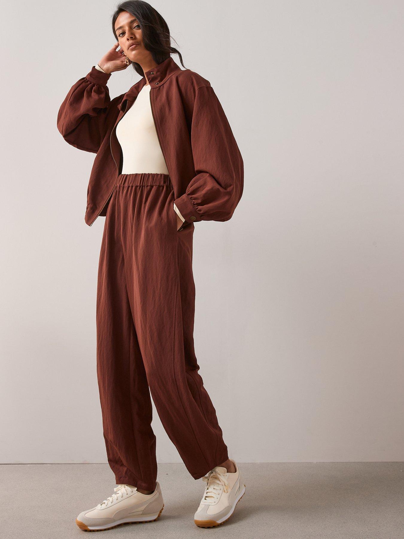 Image 6 of 6 of The Very Collection Barrel Leg Jogger&nbsp; - Brown