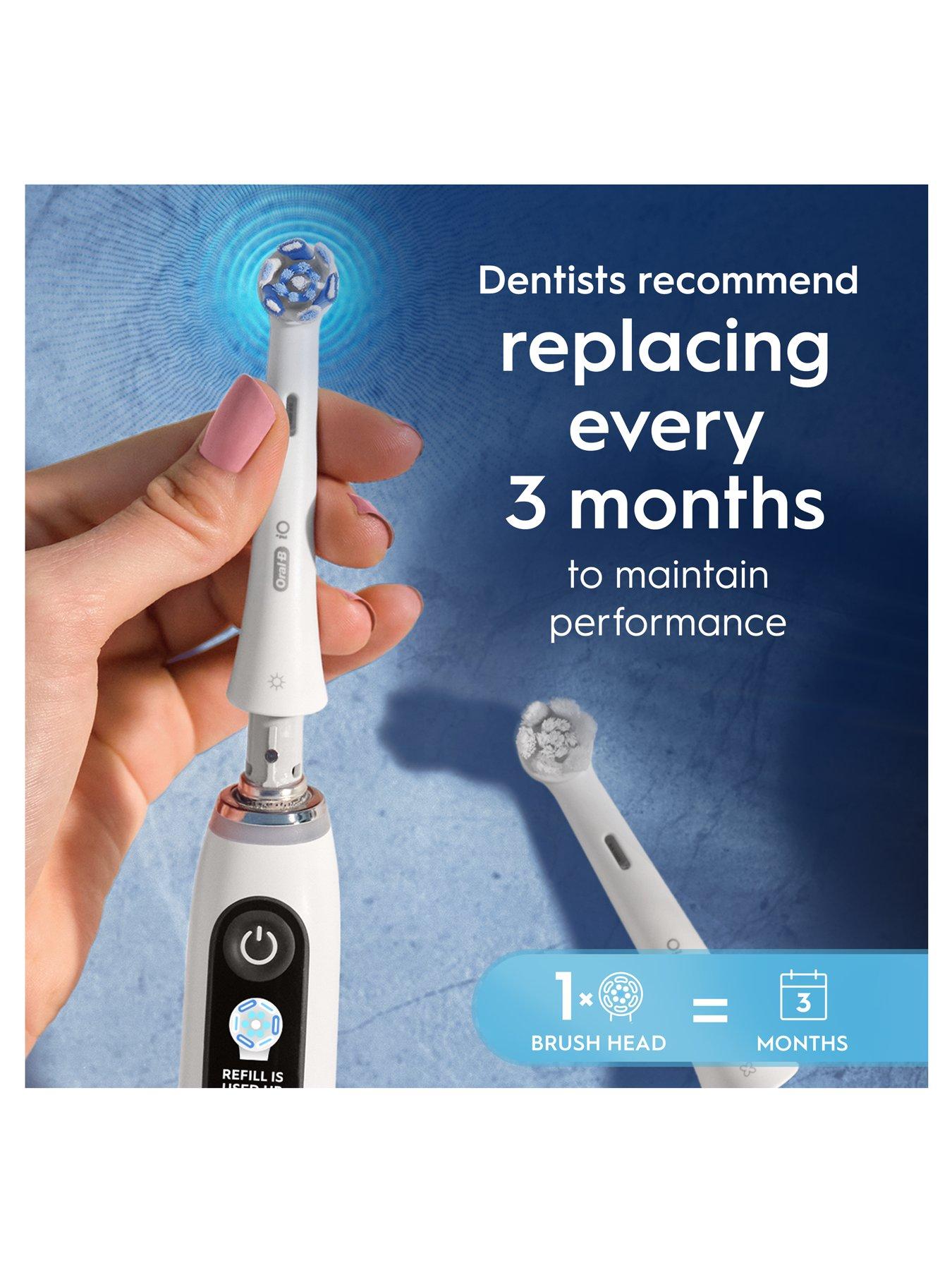 Image 4 of 7 of Oral-B iO Ultimate Clean White 2ct