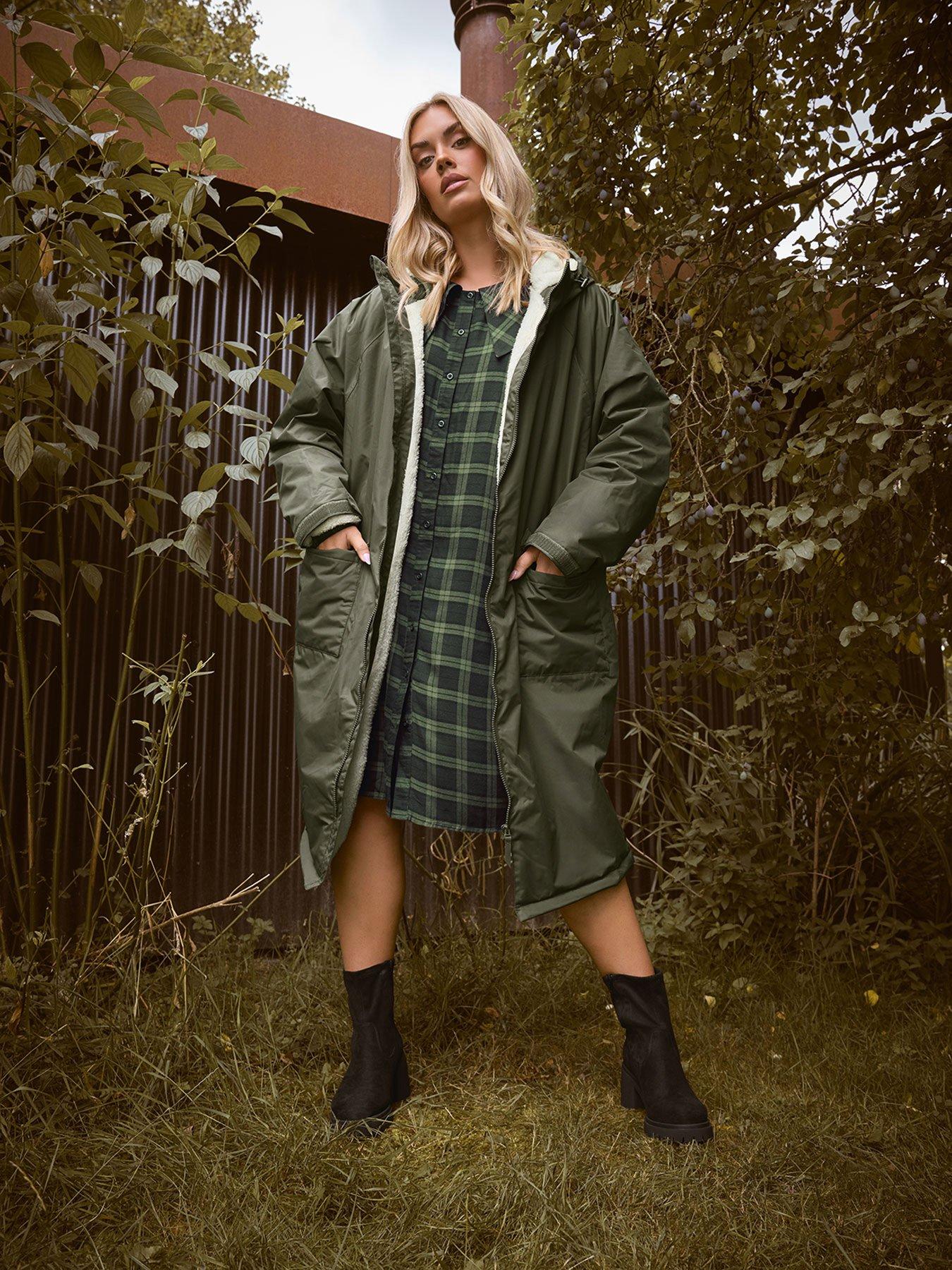 undefined Curve Waterproof Changing Robe - Green
