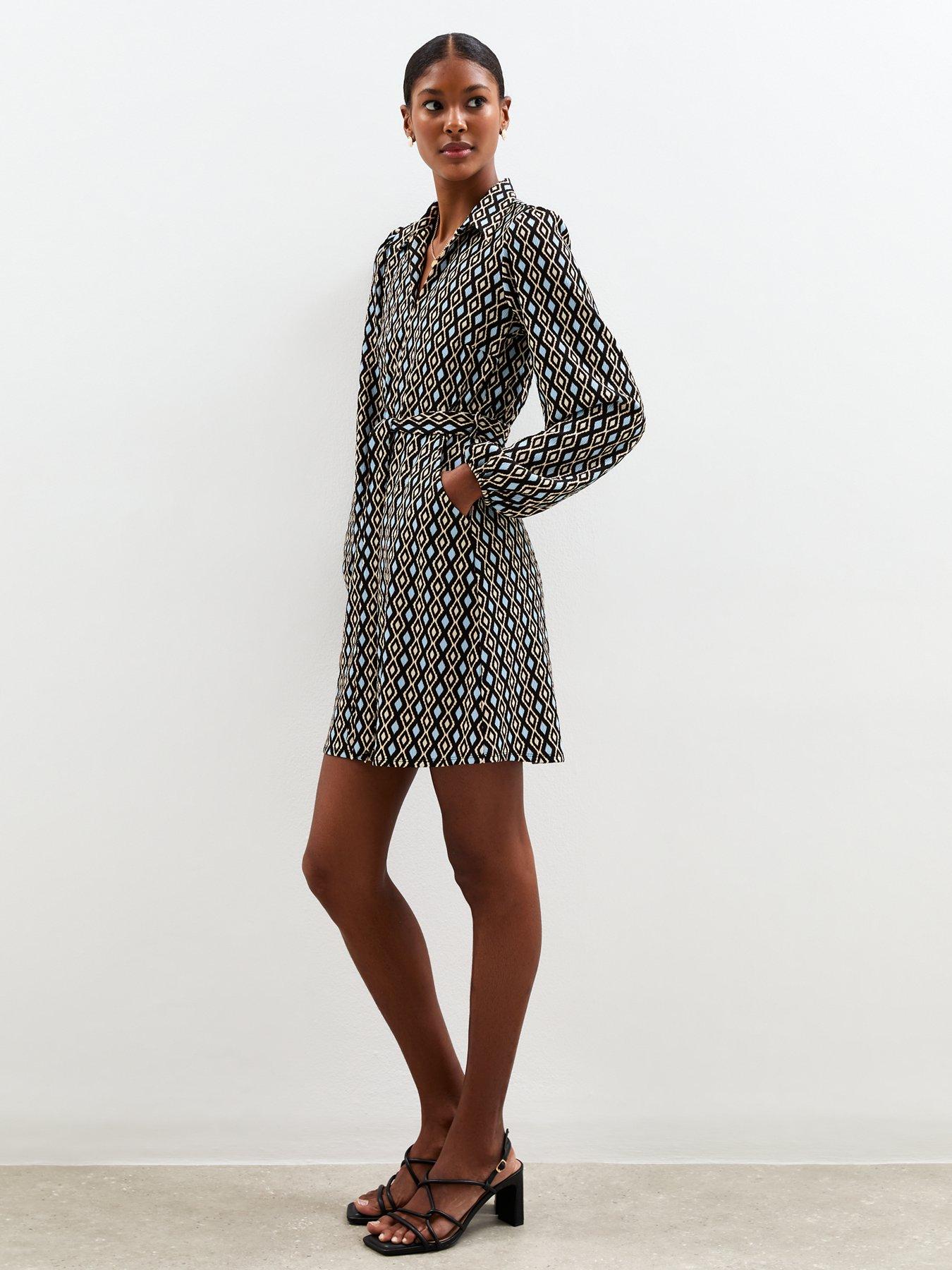 undefined Crinkle Texture Graphic Print Mini Shirt Dress - Black