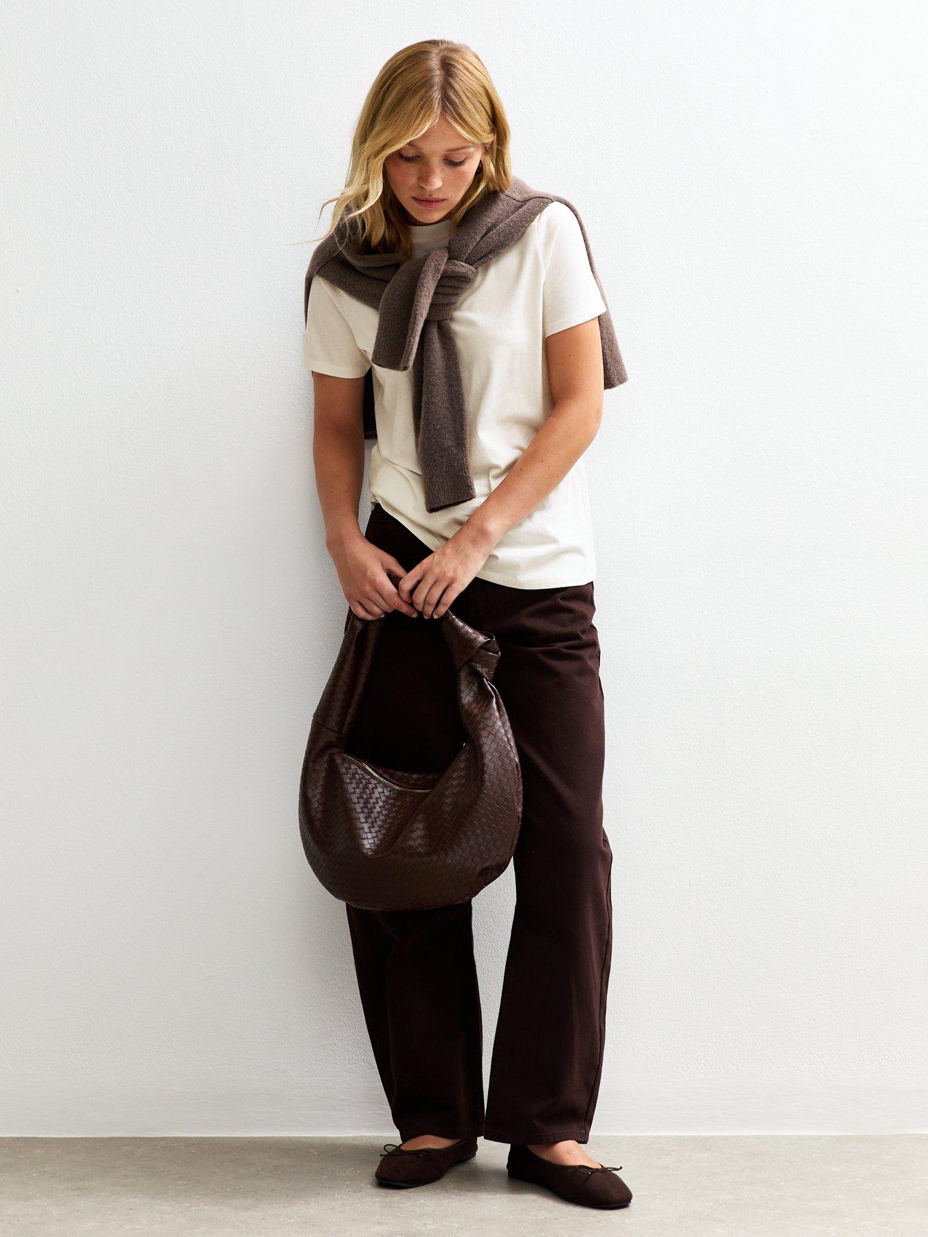 Image 3 of 4 of New Look Relaxed T-Shirt &nbsp;- Cream