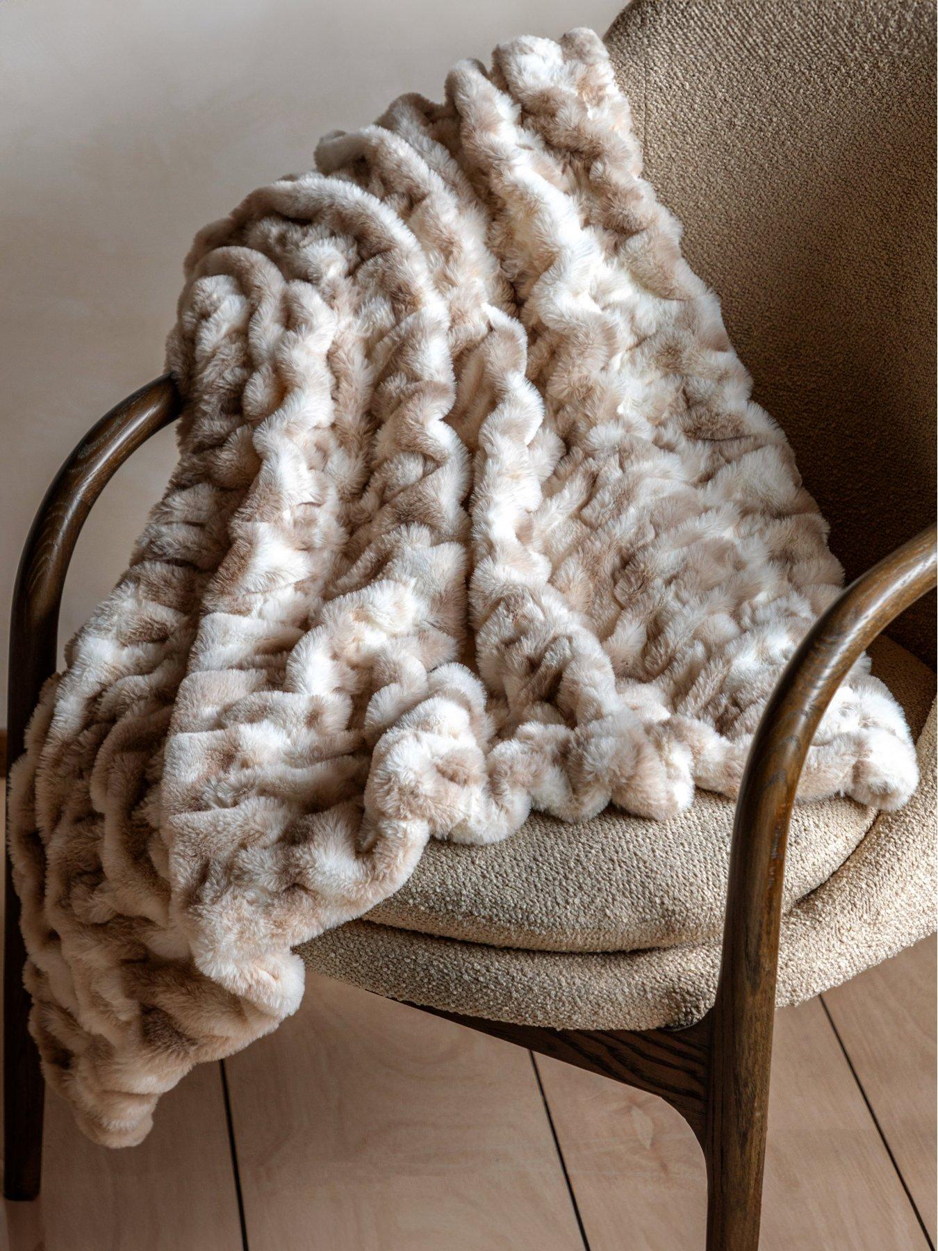 undefined Deco Luxe Ruched Faux Fur Throw 1300x1700mm