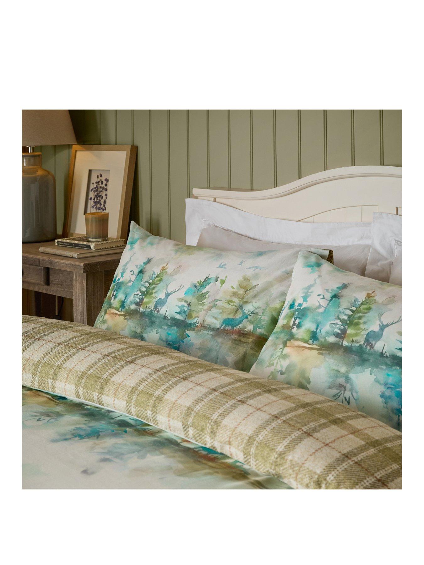  image of voyage-wilderness-duvet-set-topaz