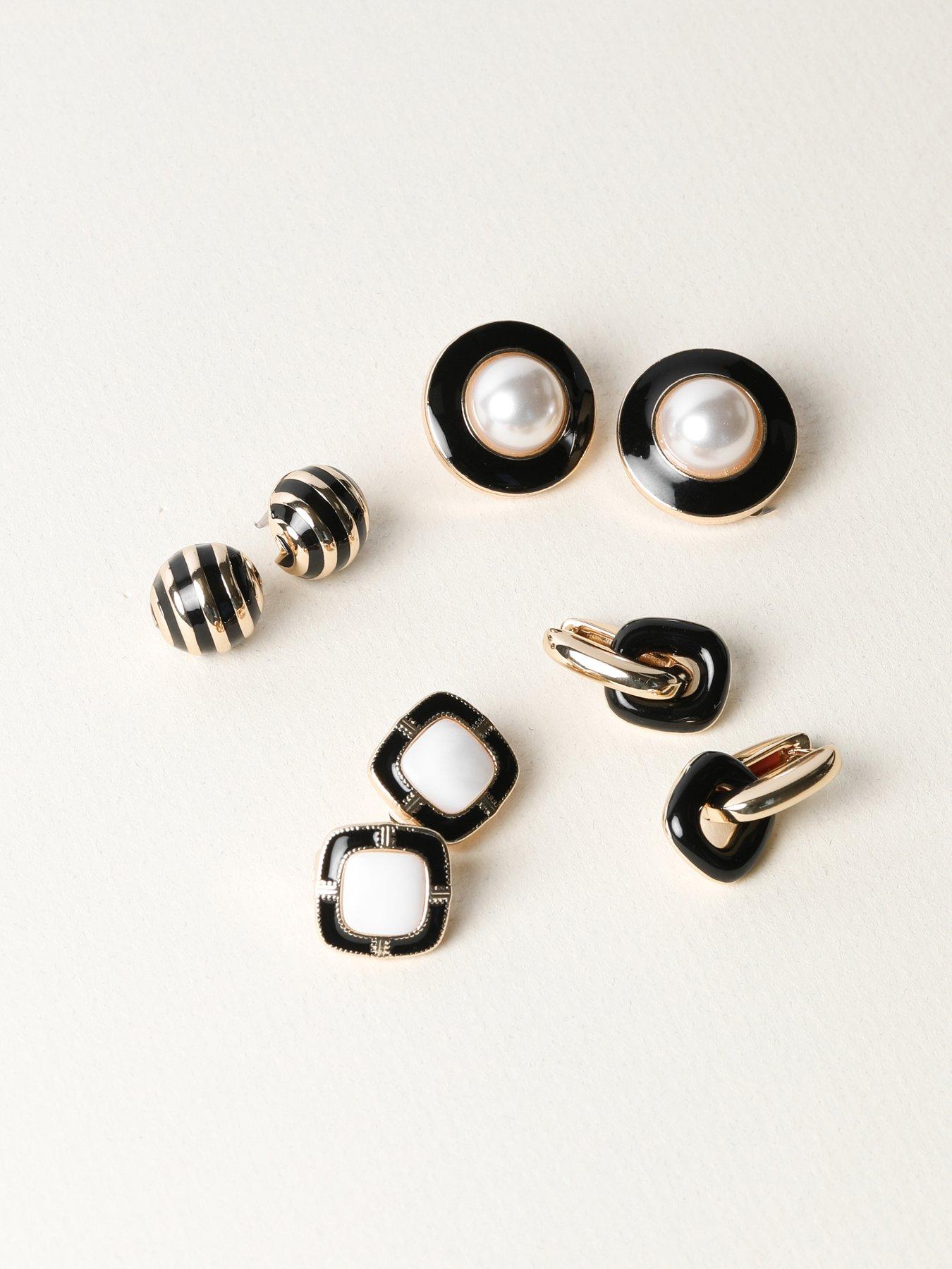 Image 5 of 5 of Jon Richard Polished Link And Jet Enamel Link Earrings - Gold